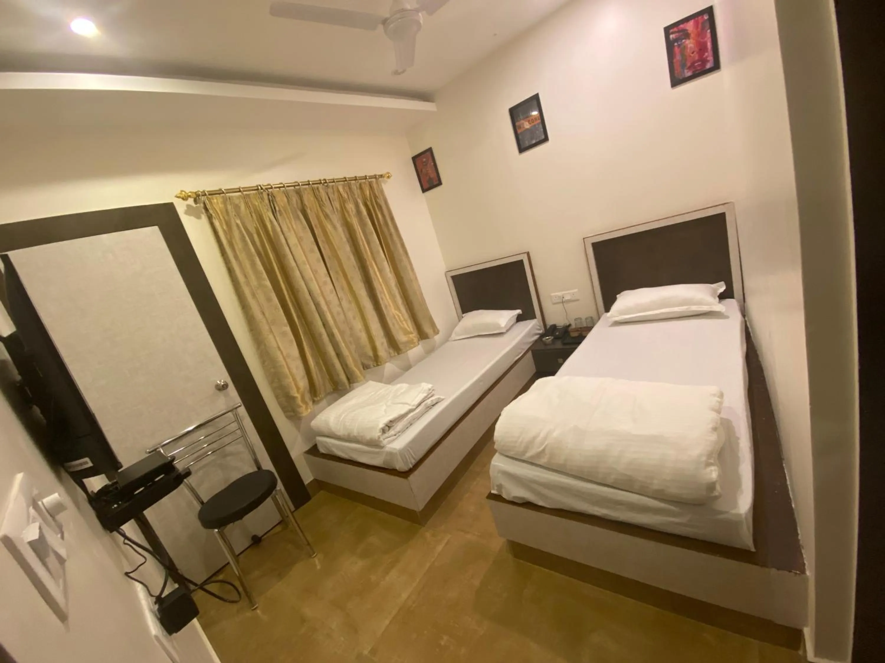 TV and multimedia, Bed in HOTEL ABODE