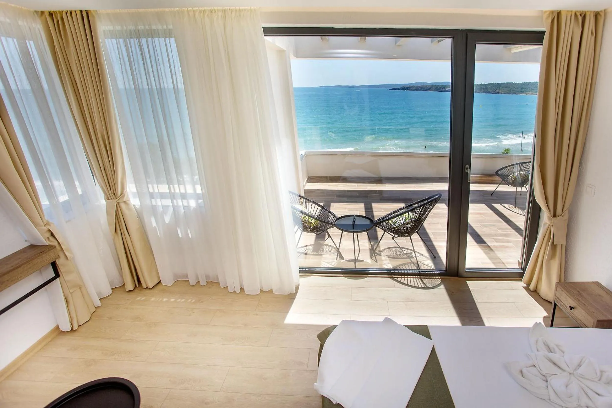 Bed in Olive Villas Beach Hotel