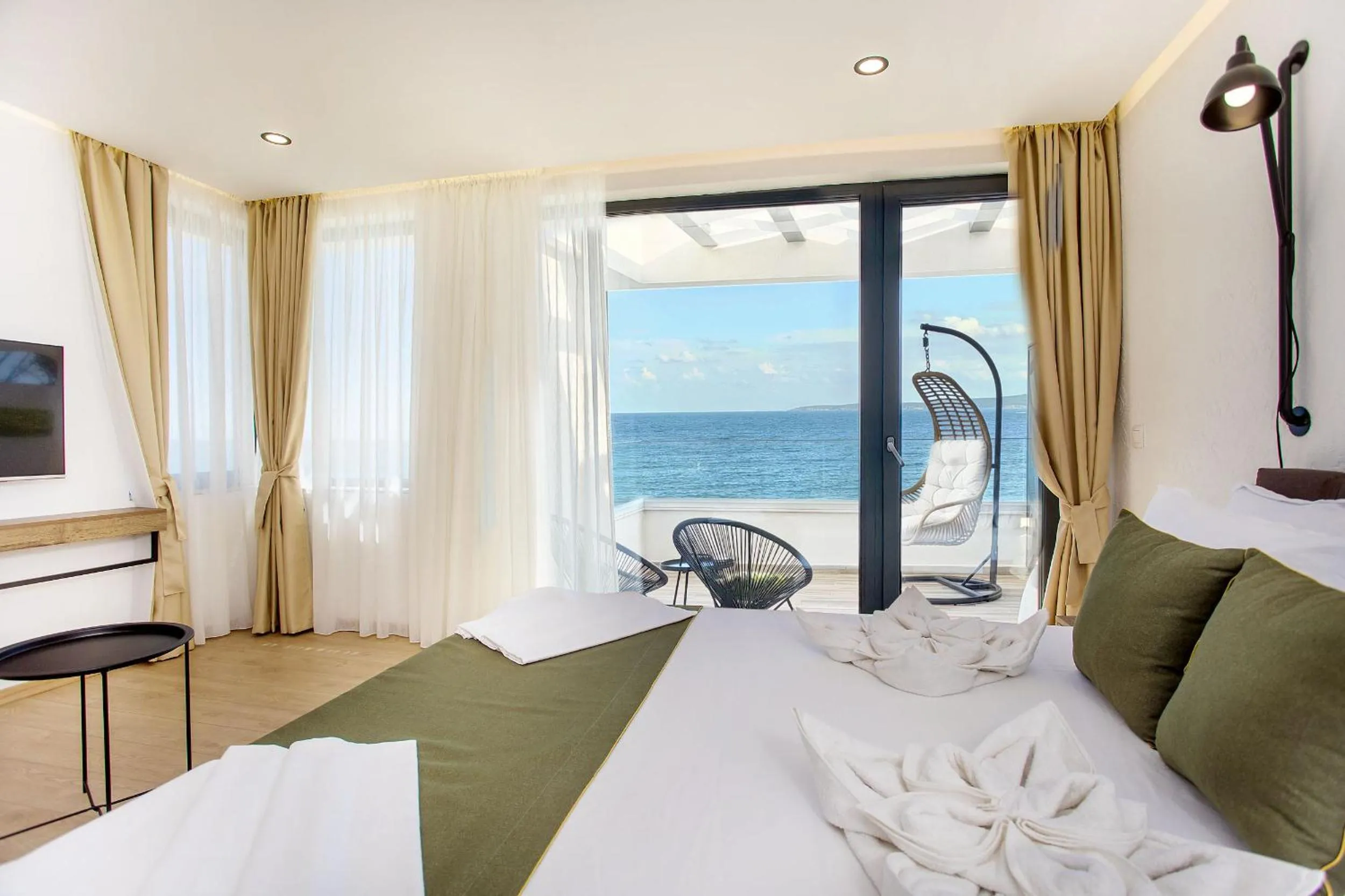 Bed in Olive Villas Beach Hotel