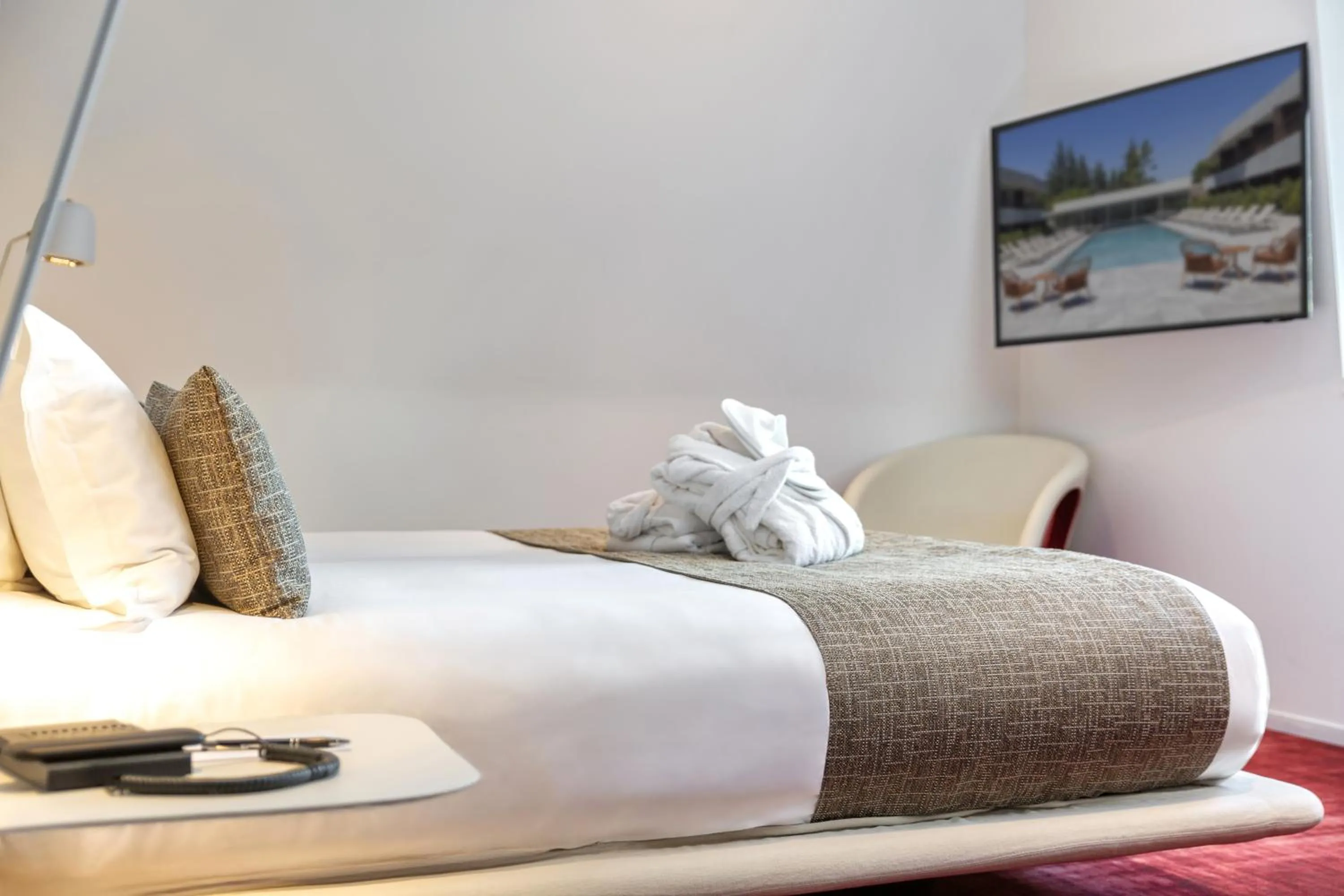 Bedroom, Bed in Hôtel Spa Restaurant Villa Castellane