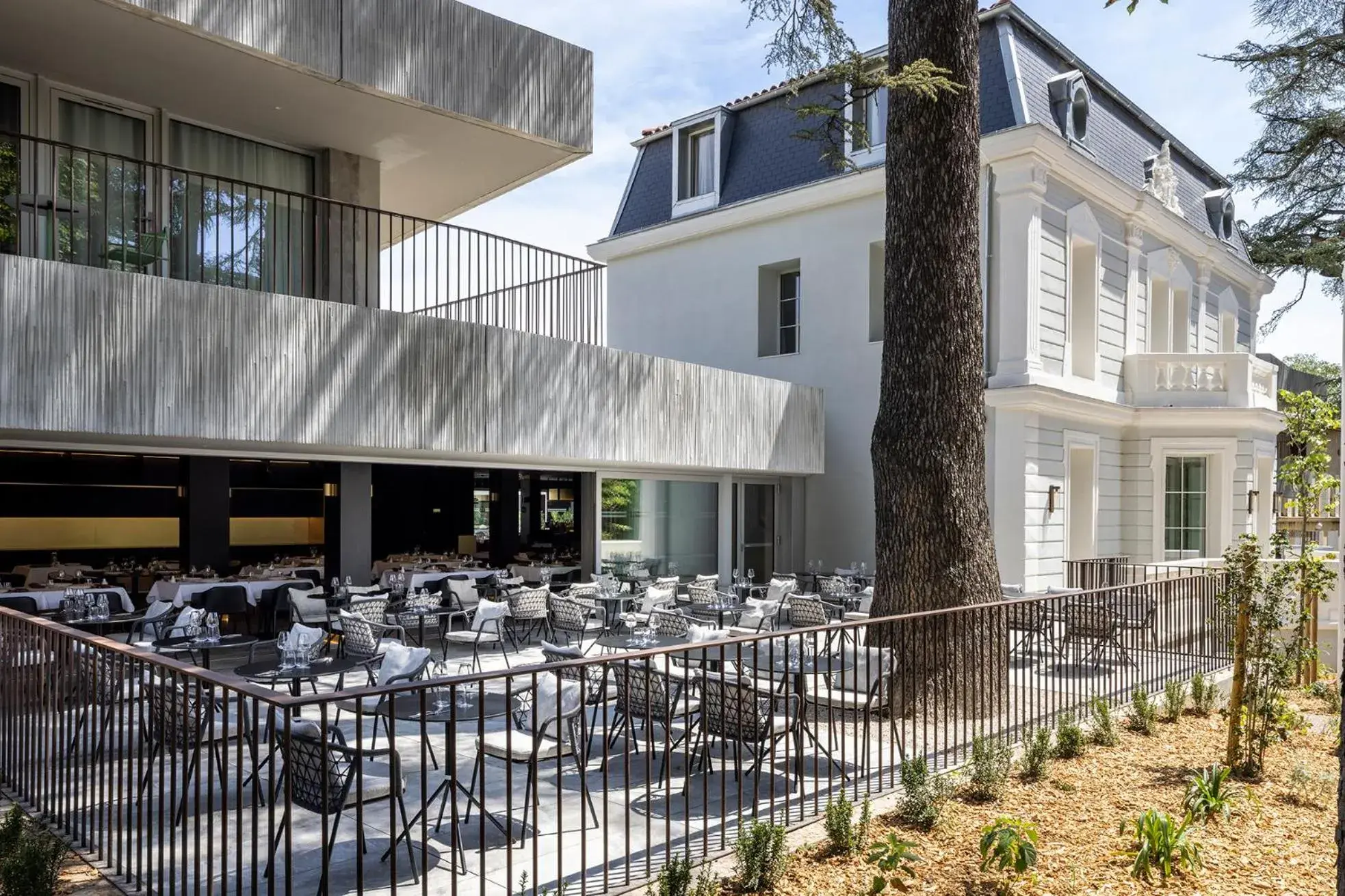 Property building in Hôtel Spa Restaurant Villa Castellane Property building in Hôtel Spa Restaurant Villa Castellane