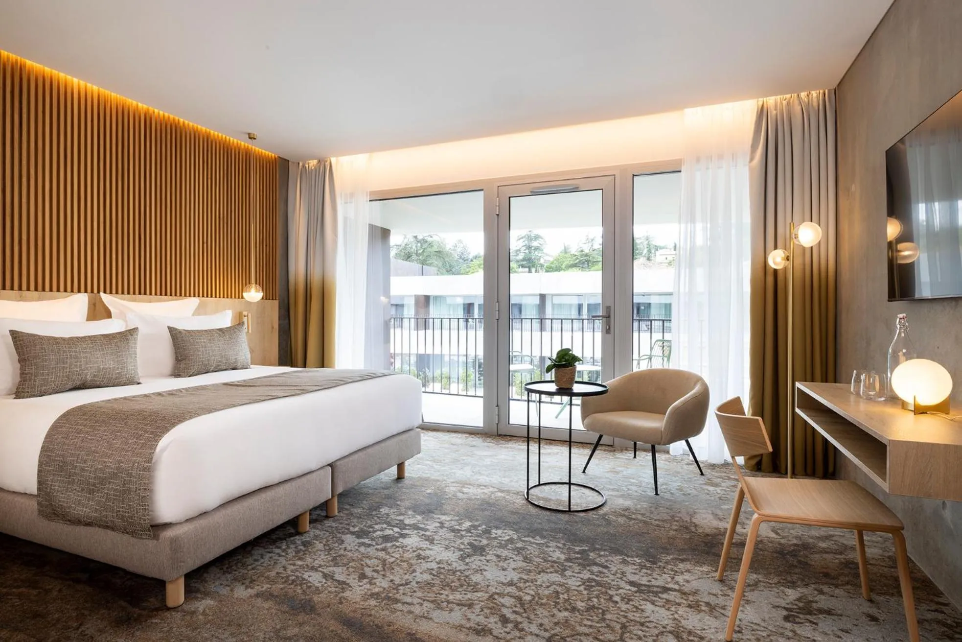 Bedroom, Bed in Hôtel Spa Restaurant Villa Castellane