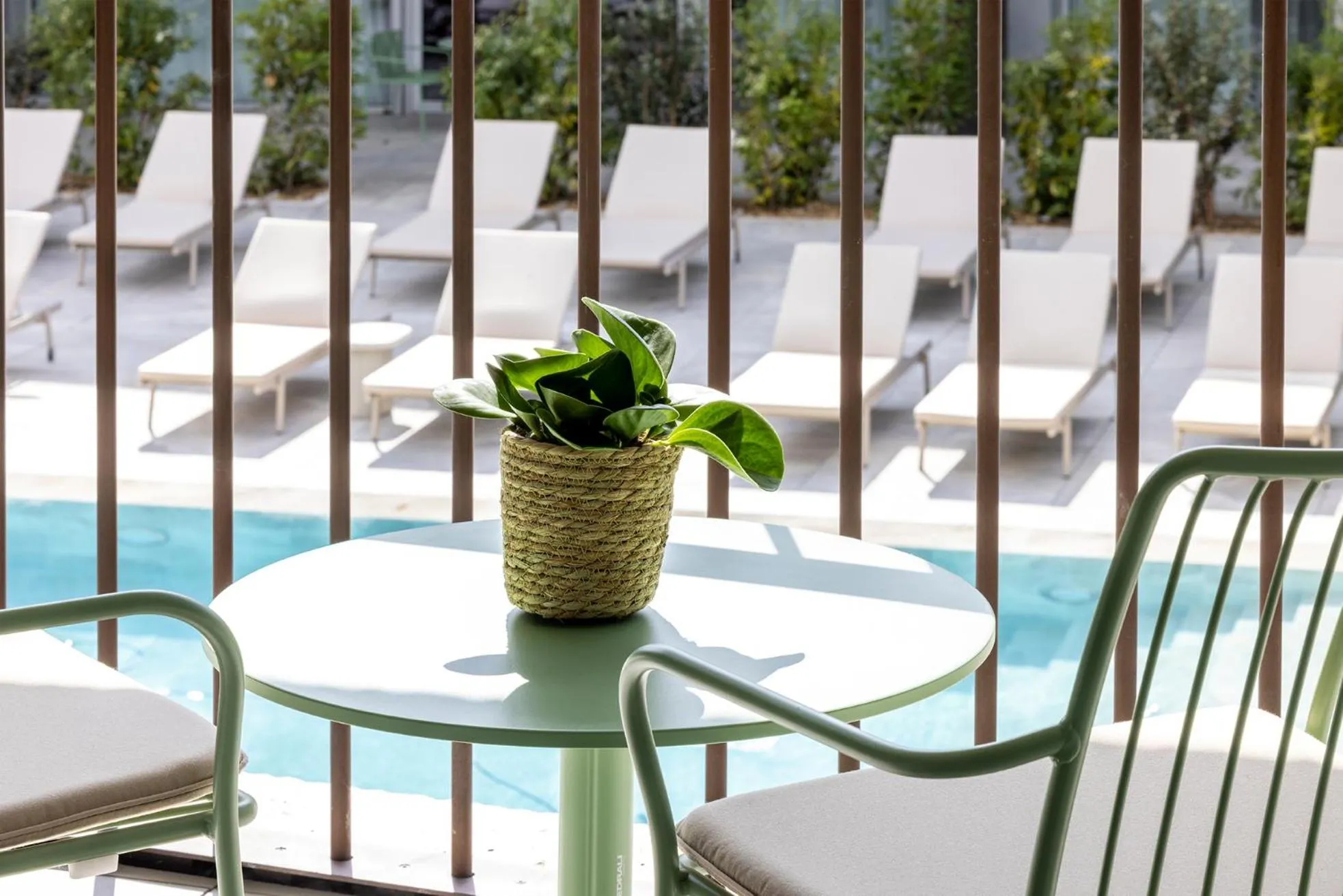 King Suite with Pool View in Hôtel Spa Restaurant Villa Castellane