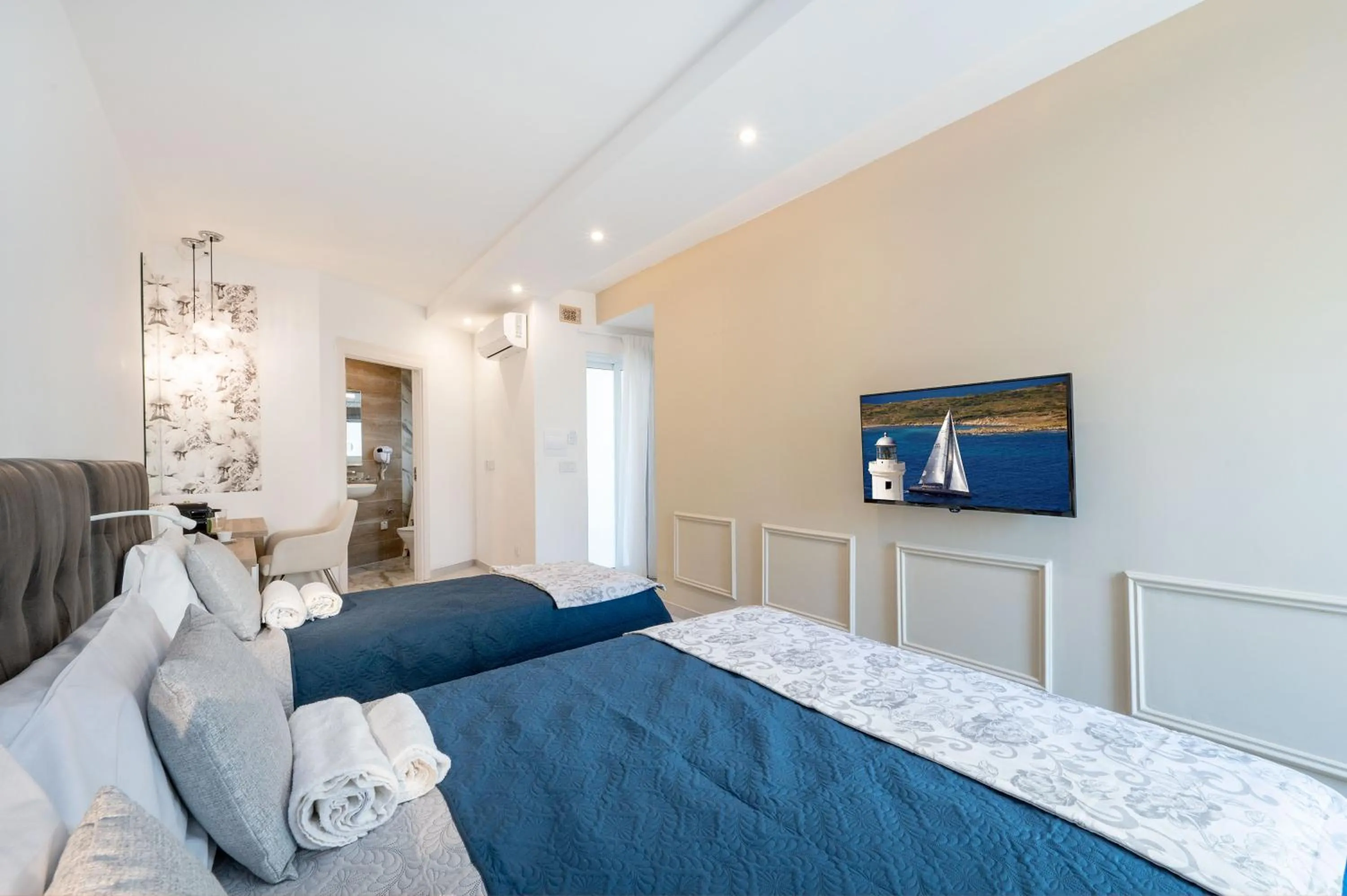 TV and multimedia, Bed in Vela Blu Boutique Suites