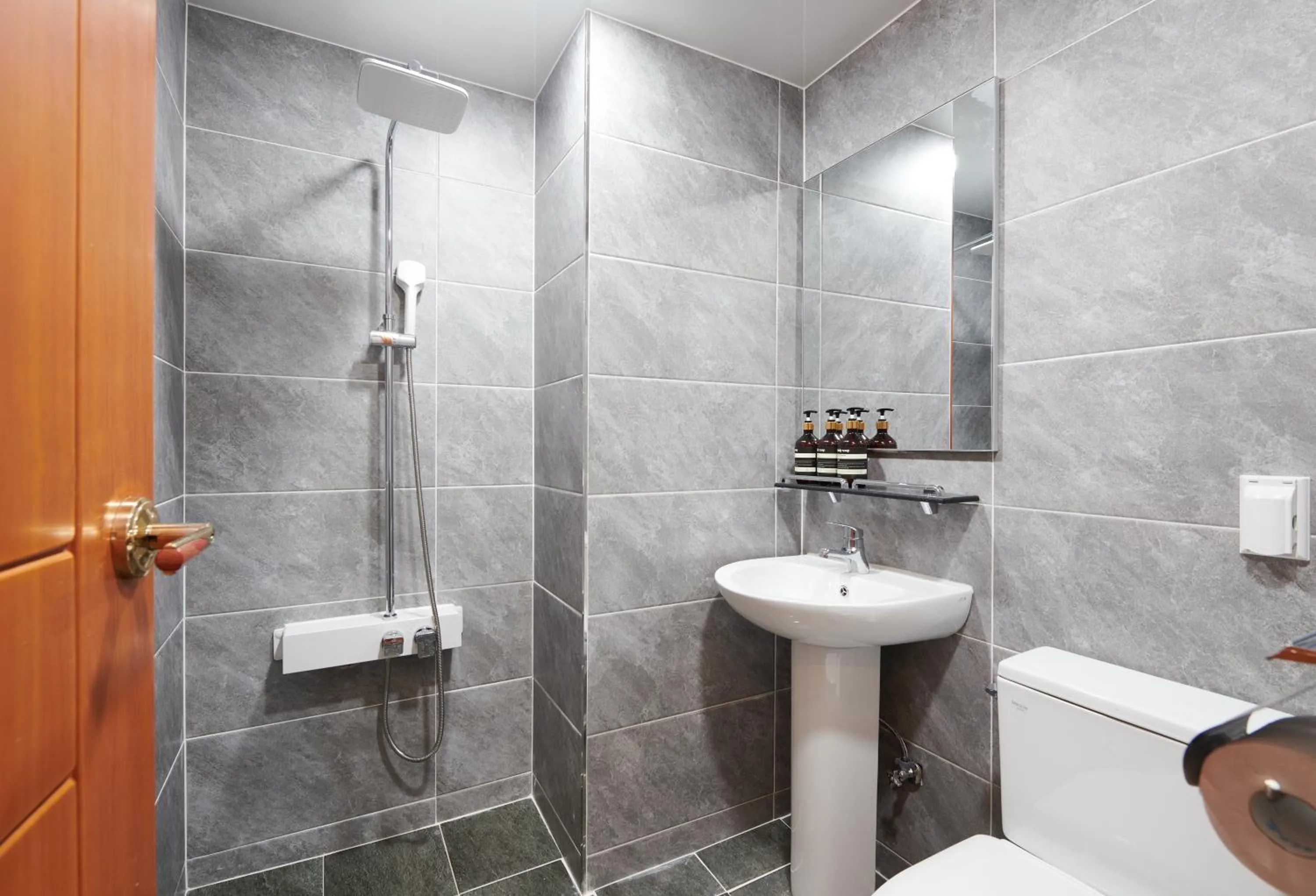 Bathroom in Sokcho Good Morning Hotel and Resort