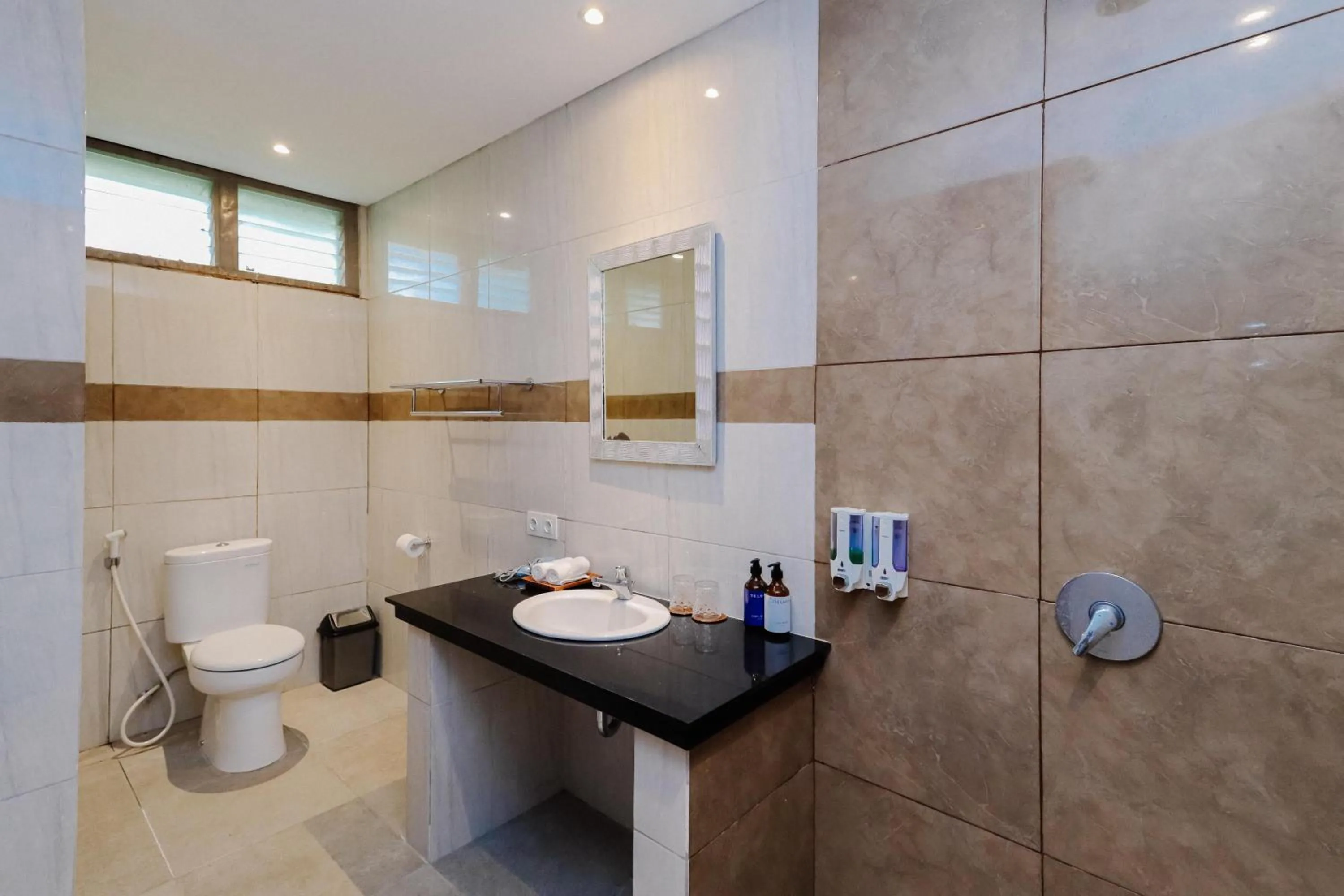 Bathroom in The Lavana Jhonny Kibung Villas Lembongan