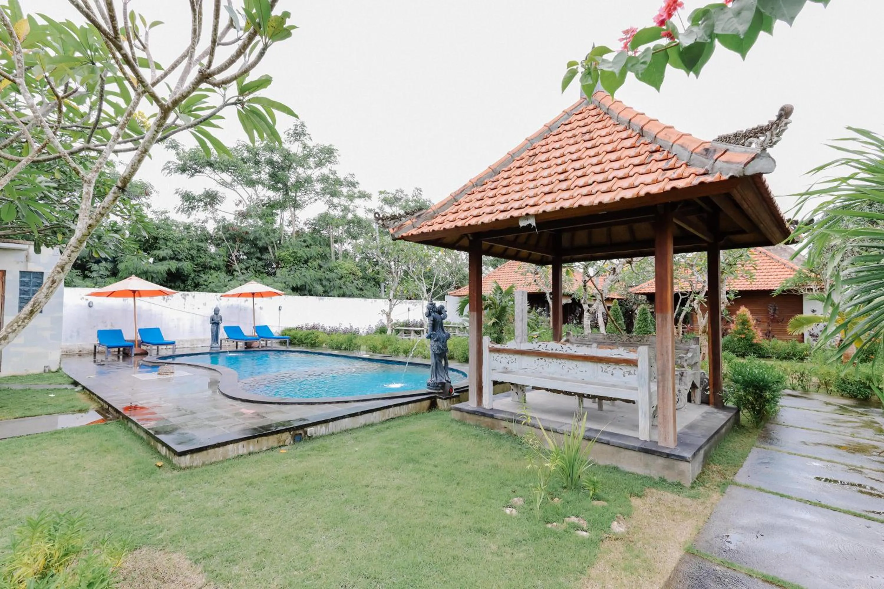 Swimming pool in The Lavana Jhonny Kibung Villas Lembongan