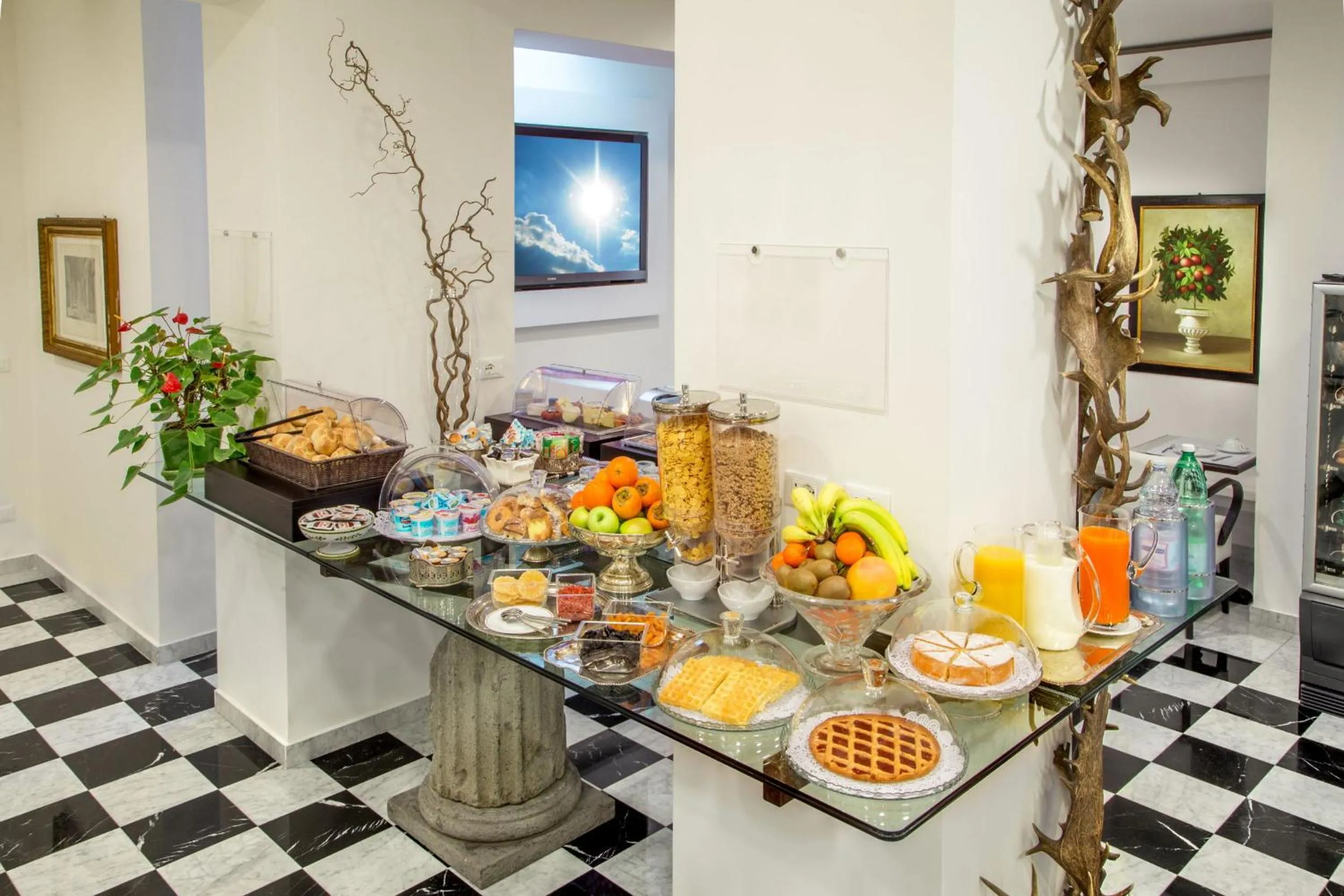 Food in Arcom Palace