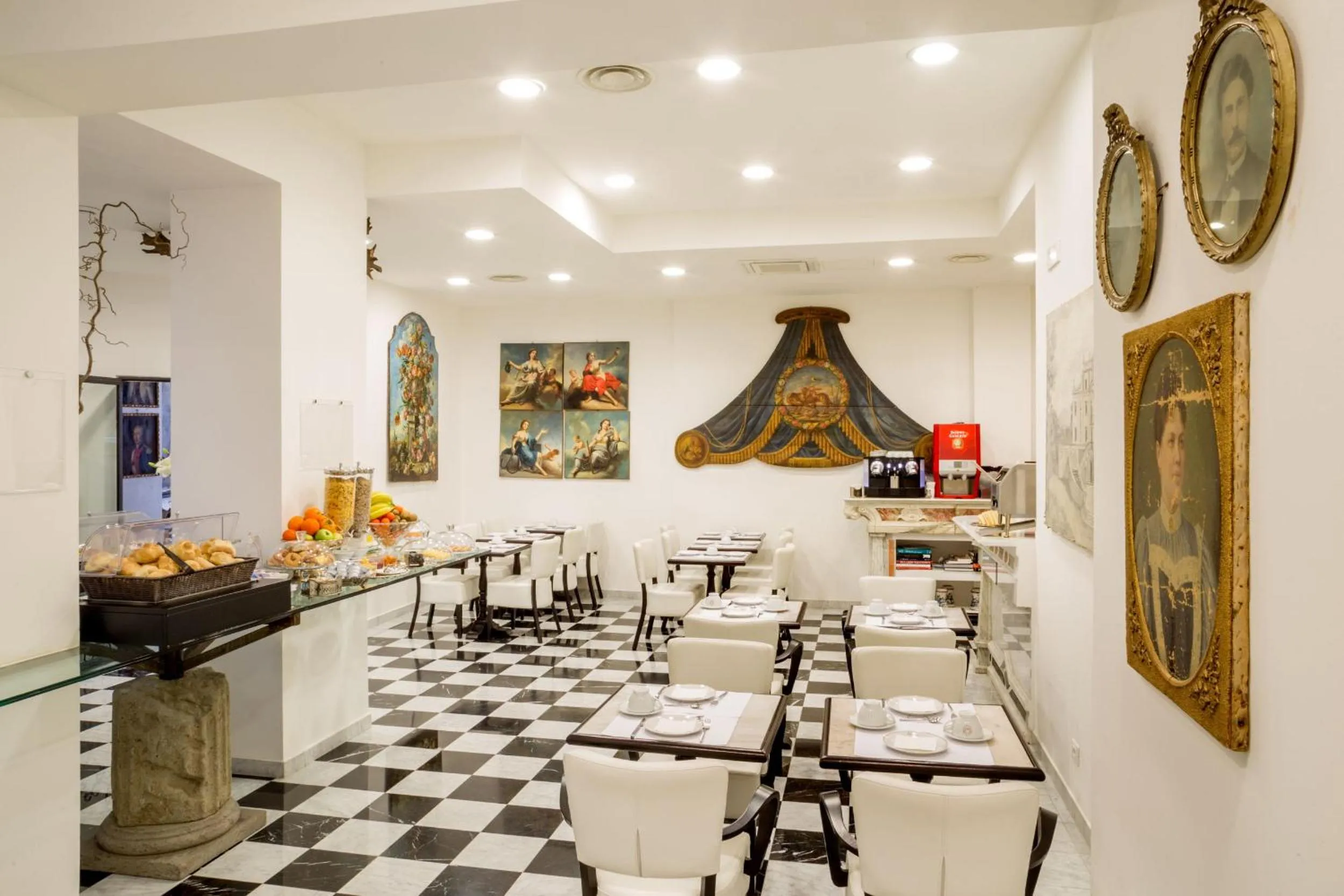 Restaurant/places to eat in Arcom Palace