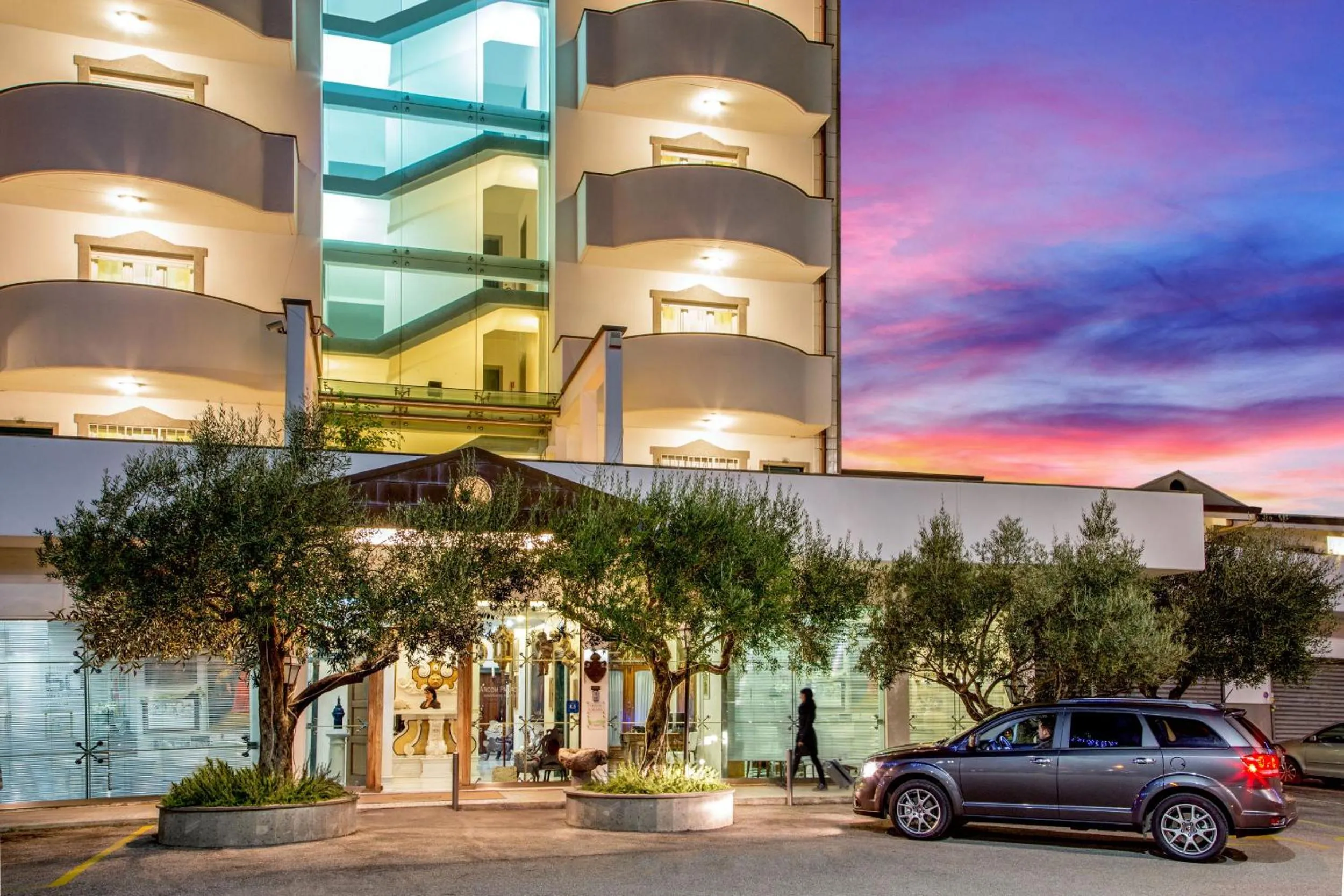 Facade/entrance in Arcom Palace