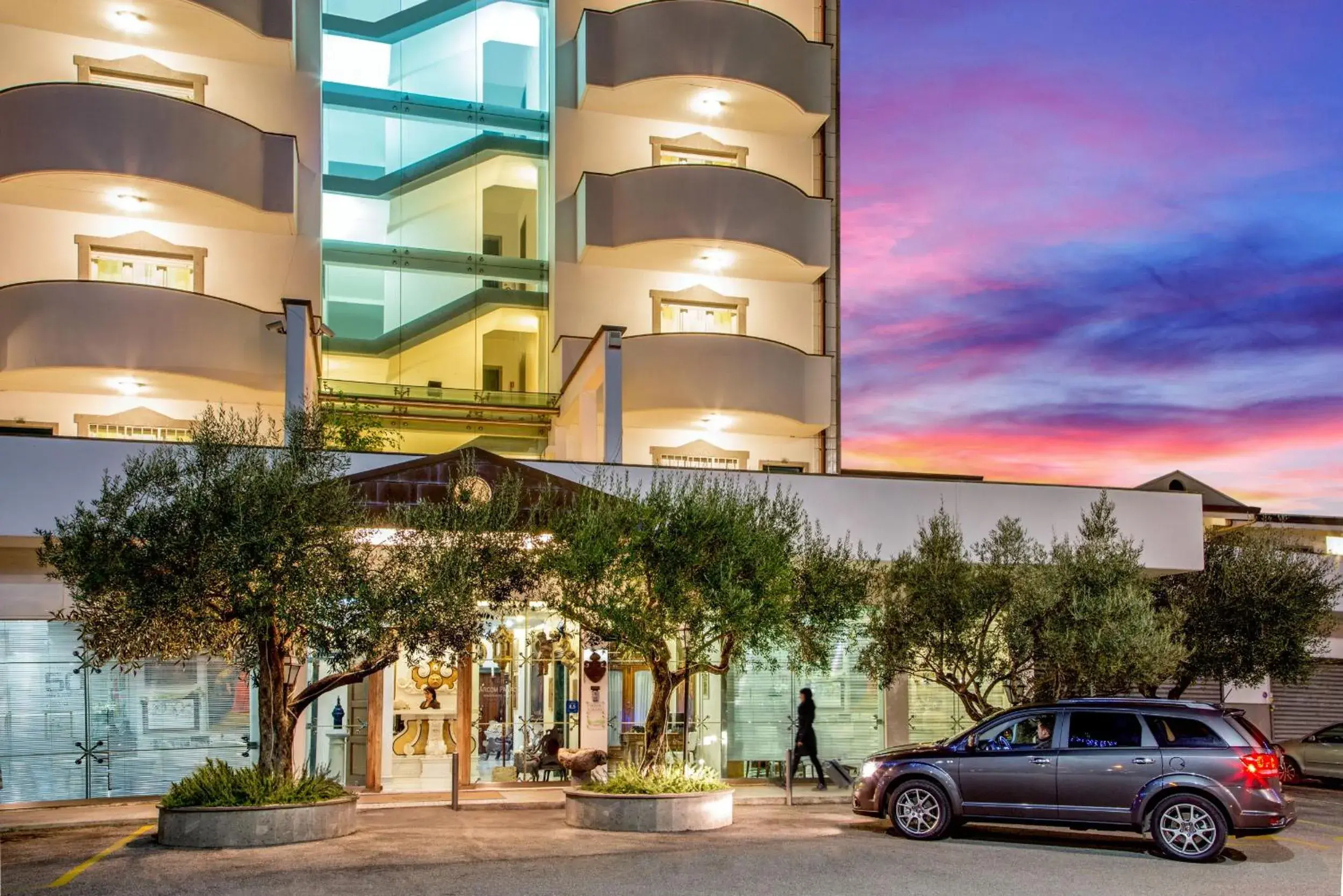 Facade/entrance in Arcom Palace Facade/entrance in Arcom Palace