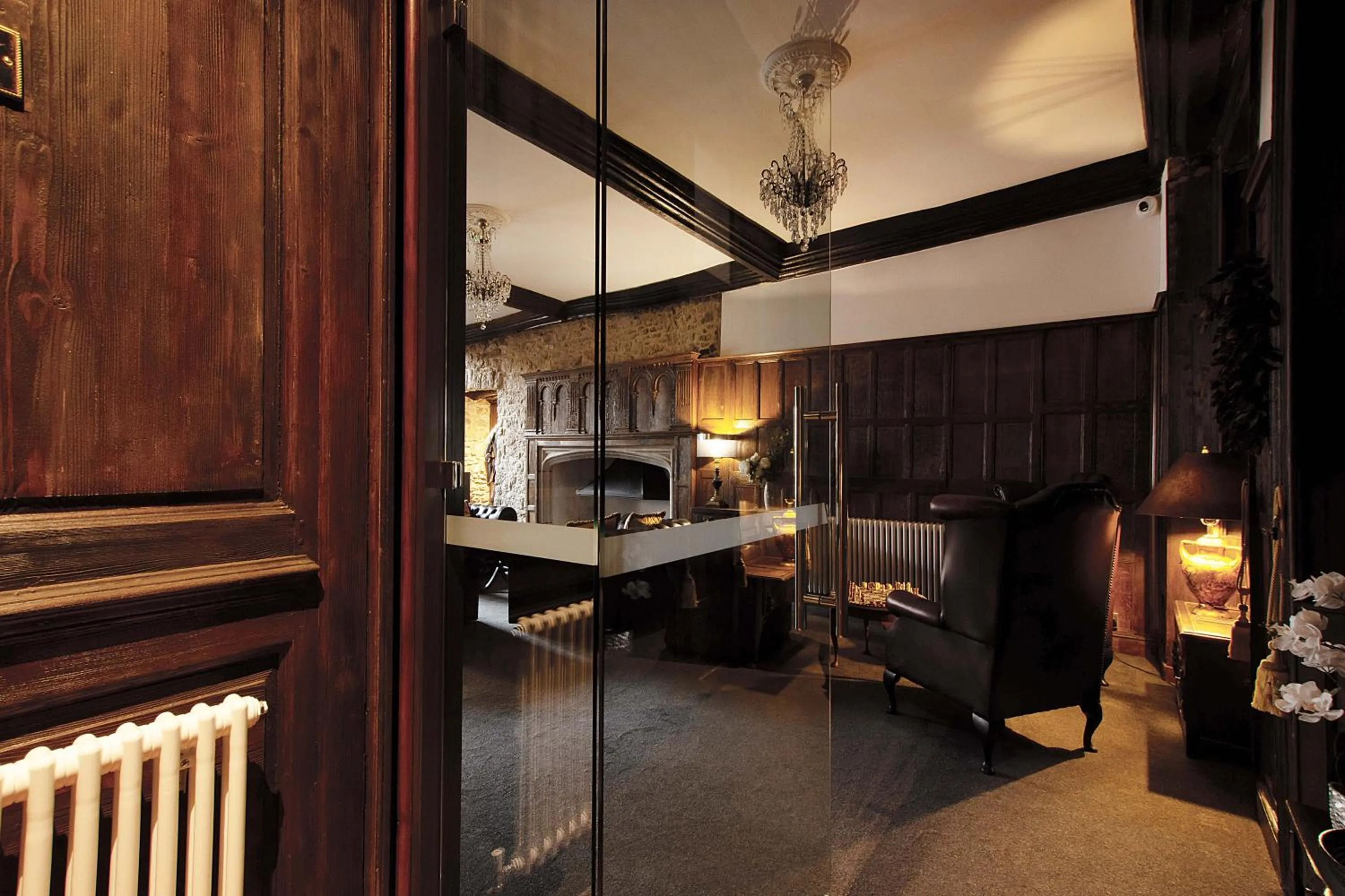 Facade/entrance in Stone Court House