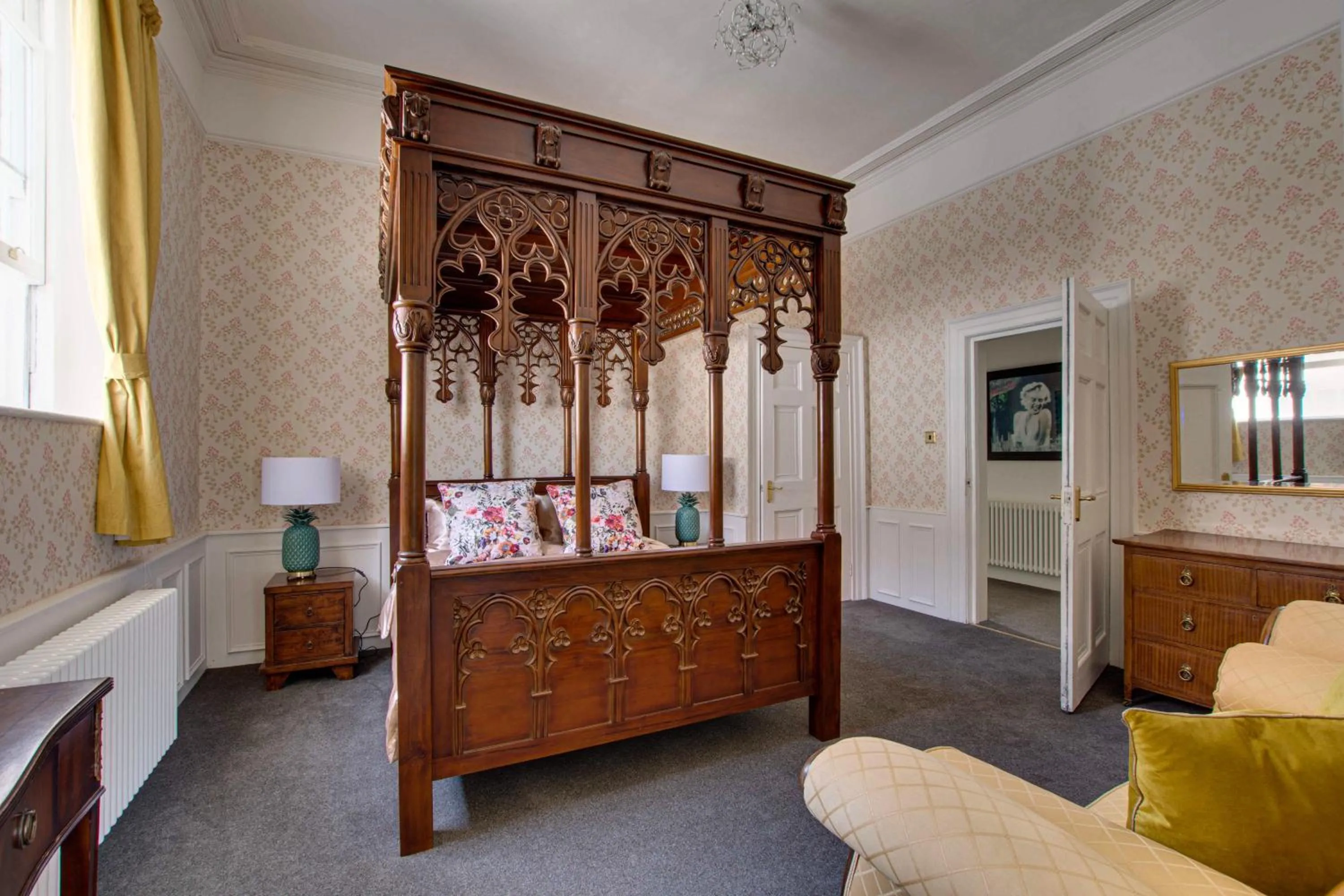 Bedroom, Bed in Stone Court House
