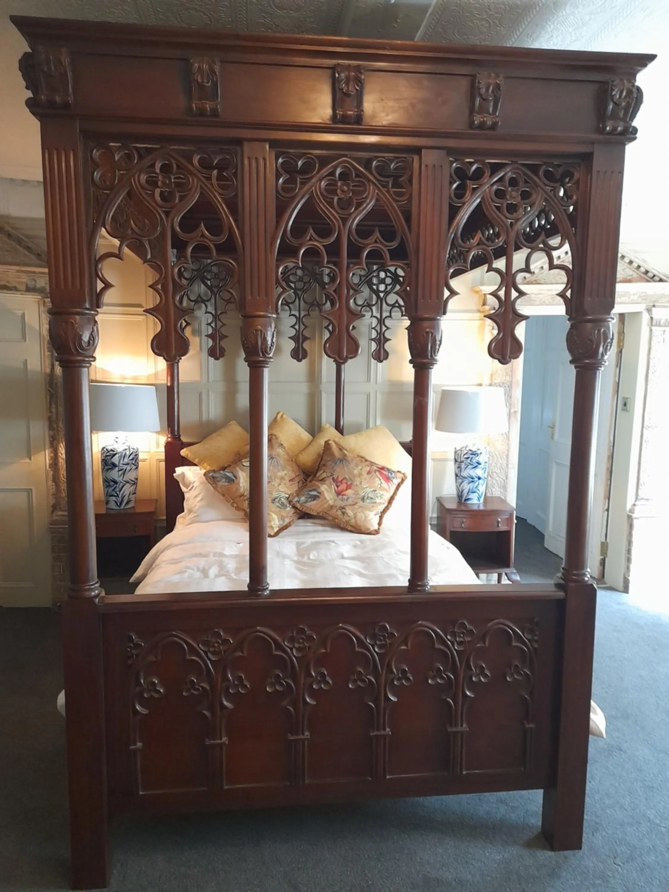 Bedroom, Bed in Stone Court House