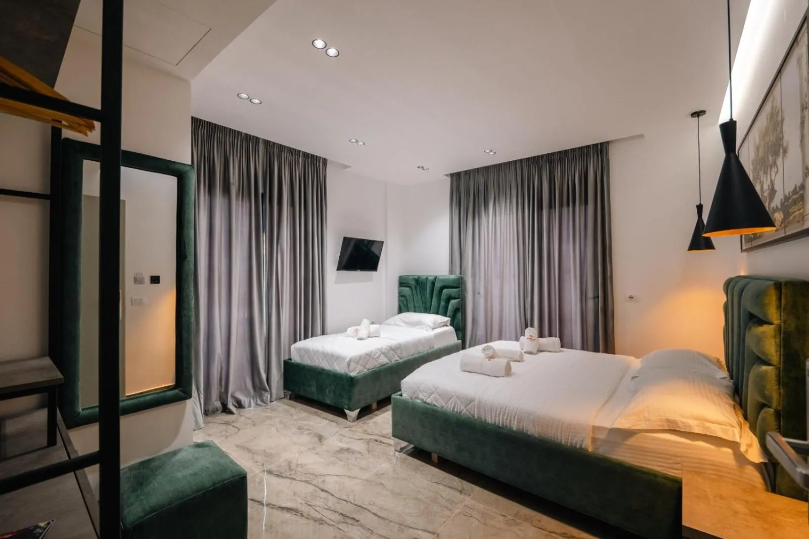 Photo of the whole room, Bed in Hotel Eagle