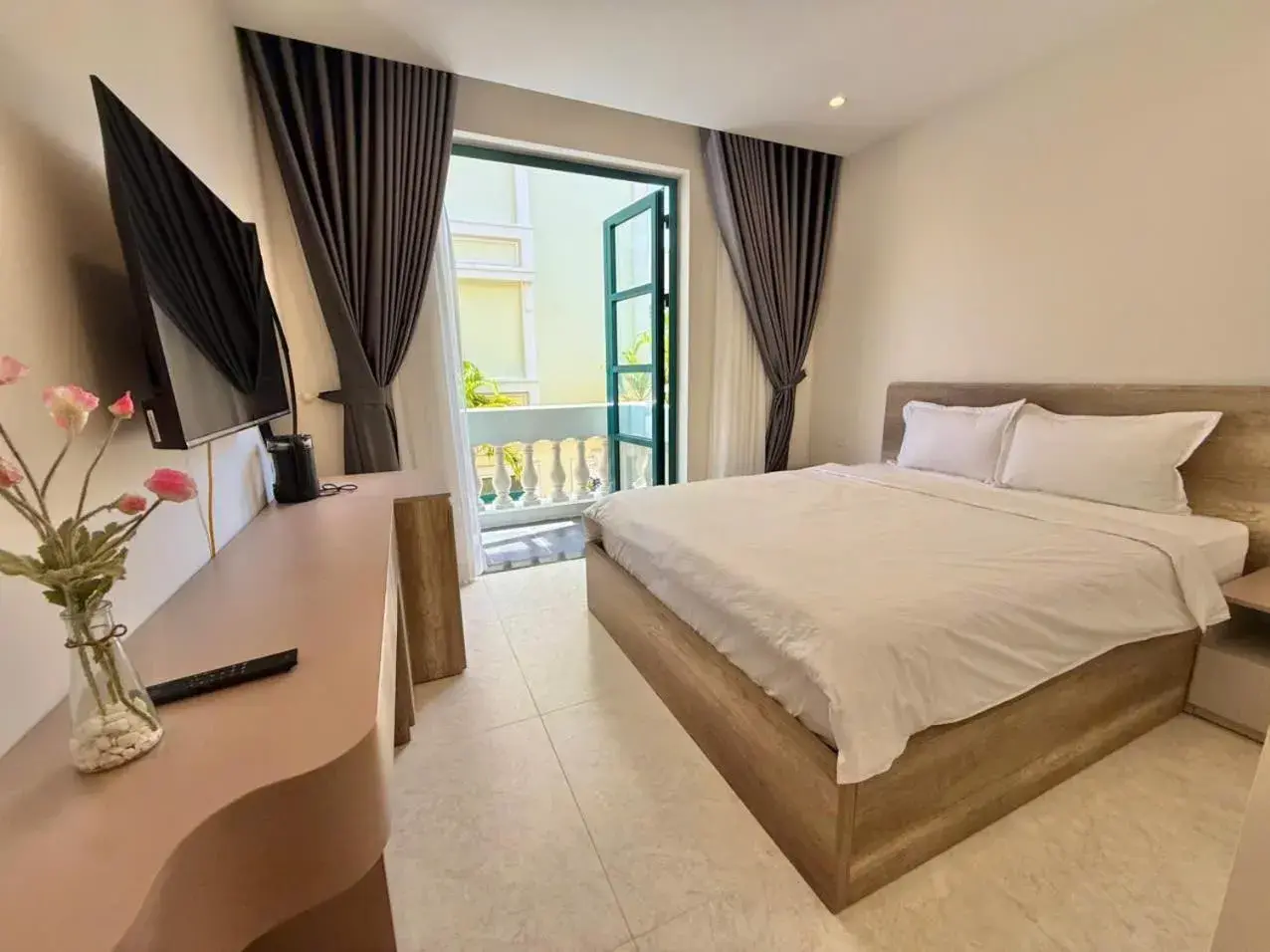 Double Room with Balcony in Minh Anh Hotel Double Room with Balcony in Minh Anh Hotel