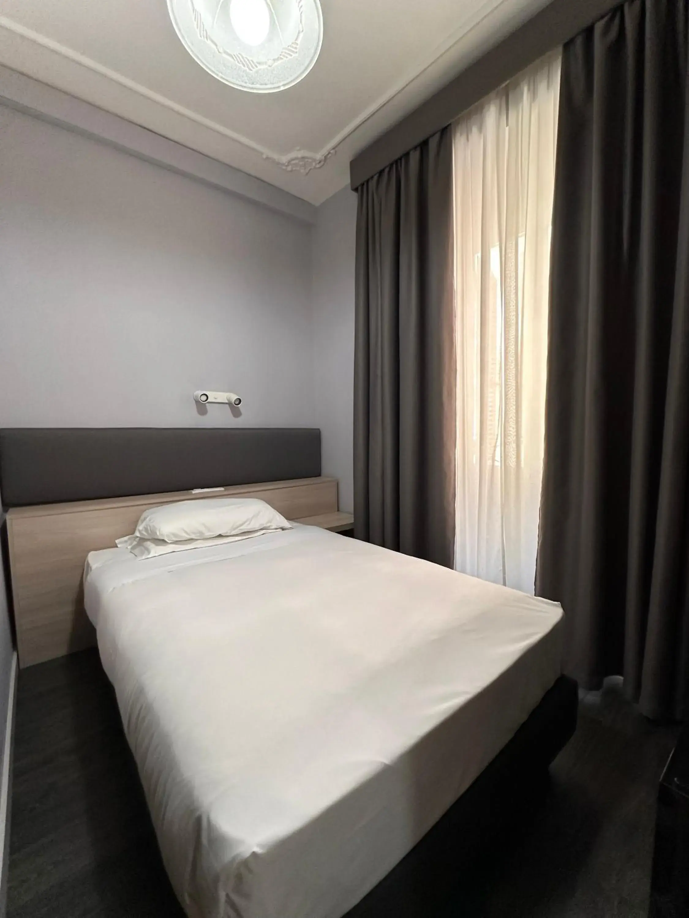 Single Room with French Bed in Hotel Philia Single Room with French Bed in Hotel Philia