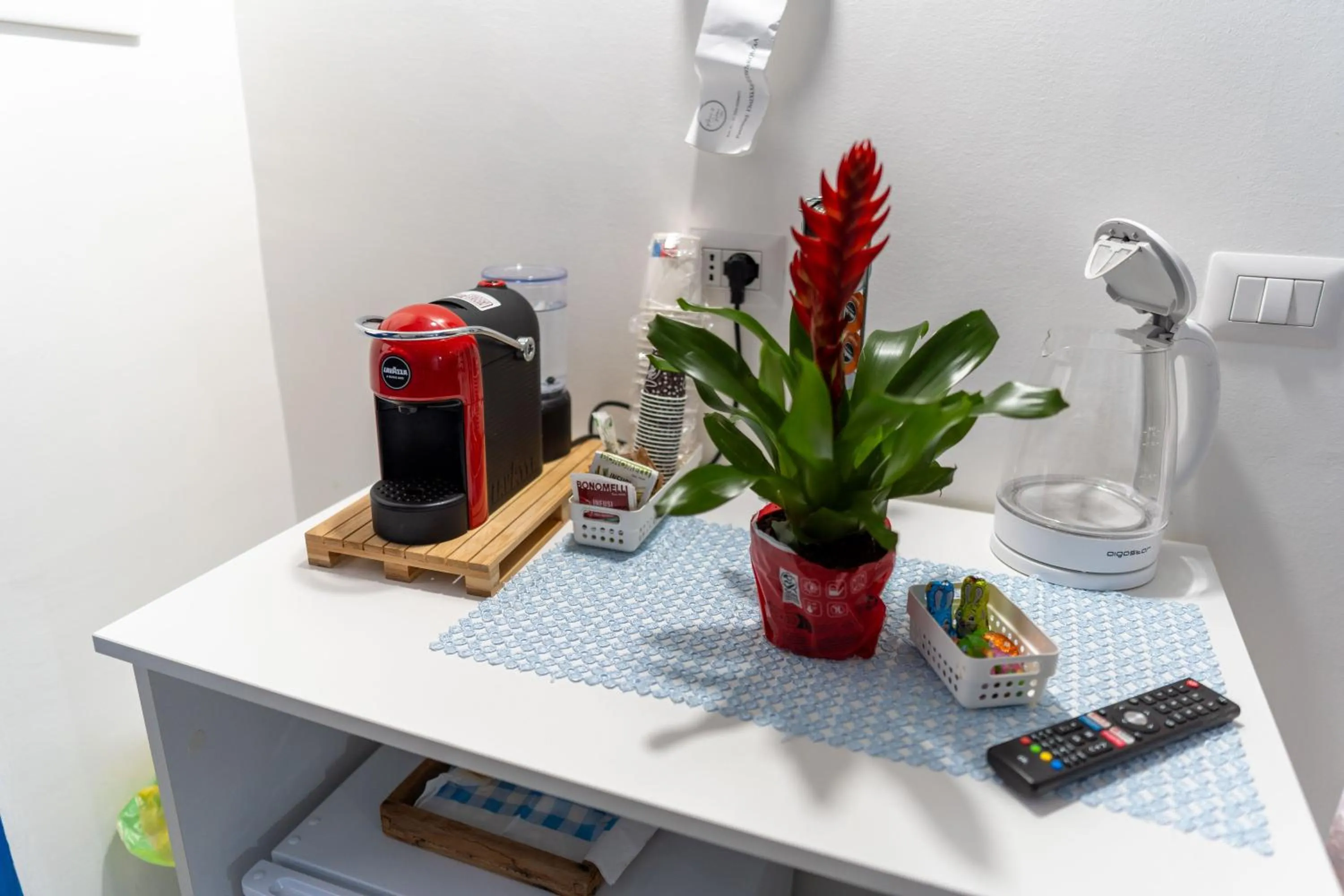 Coffee/tea facilities in B&b Anna's home