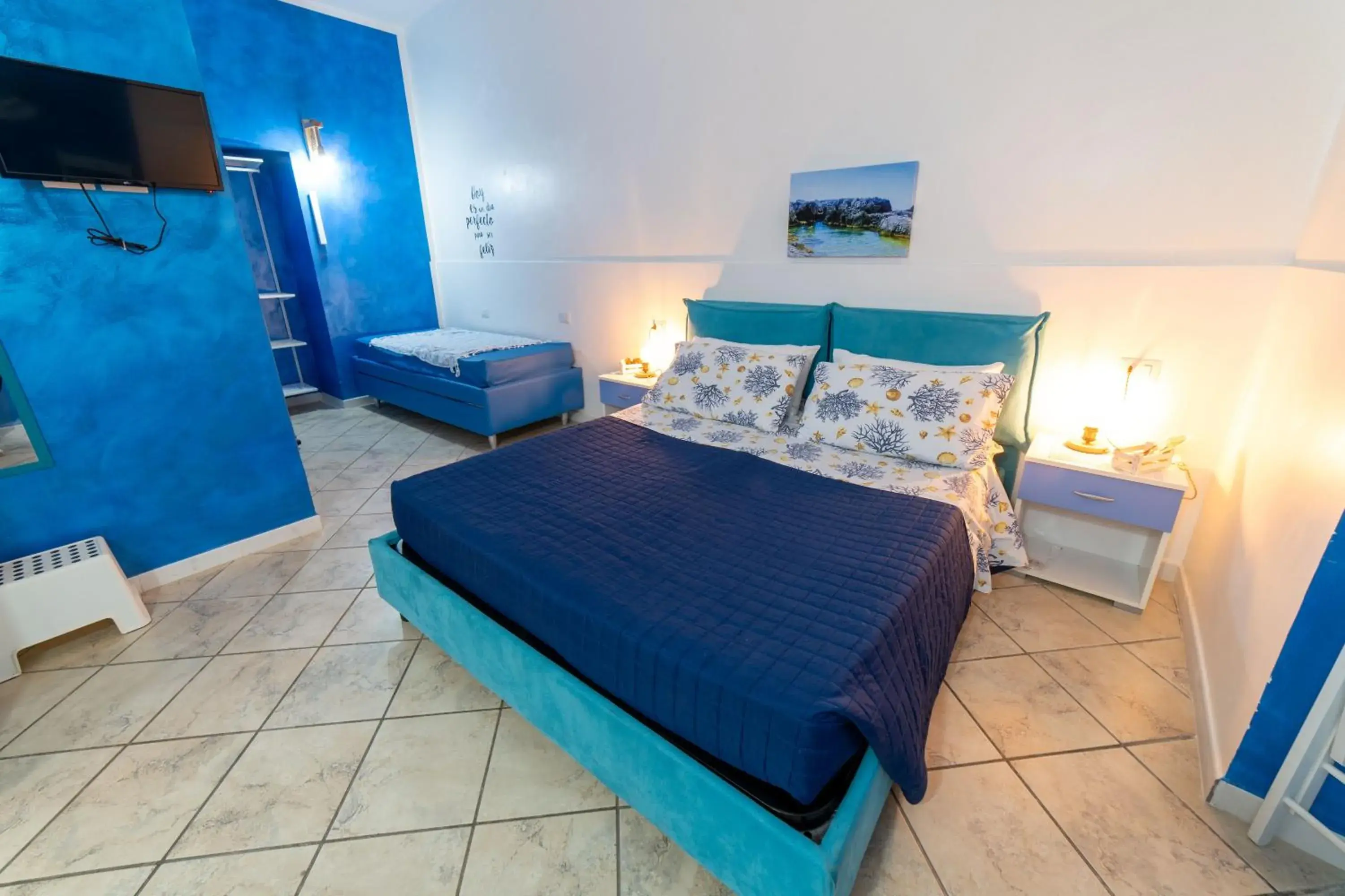Deluxe Double Room (2 Adults + 1 Child) - single occupancy in B&b Anna's home Deluxe Double Room (2 Adults + 1 Child) - single occupancy in B&b Anna's home
