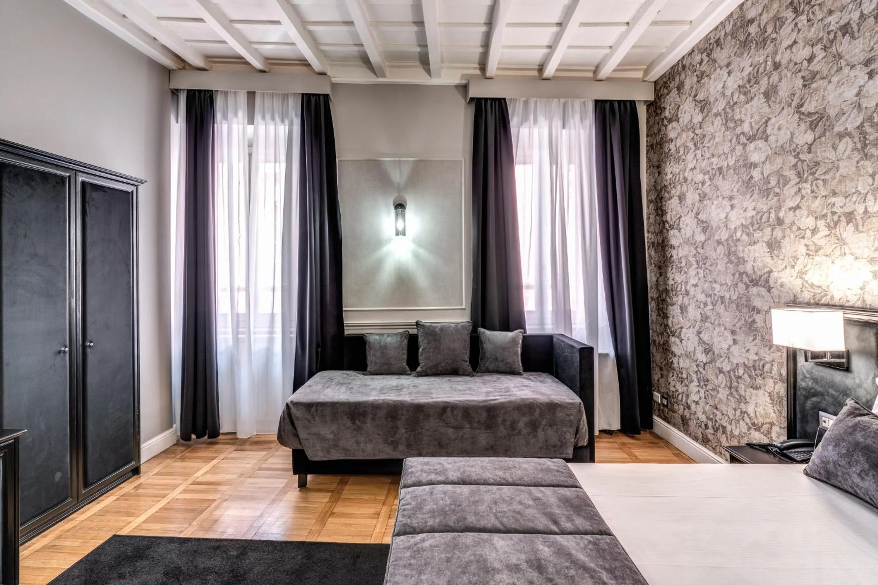 Bedroom, Bed in Relais Fontana Di Trevi Hotel