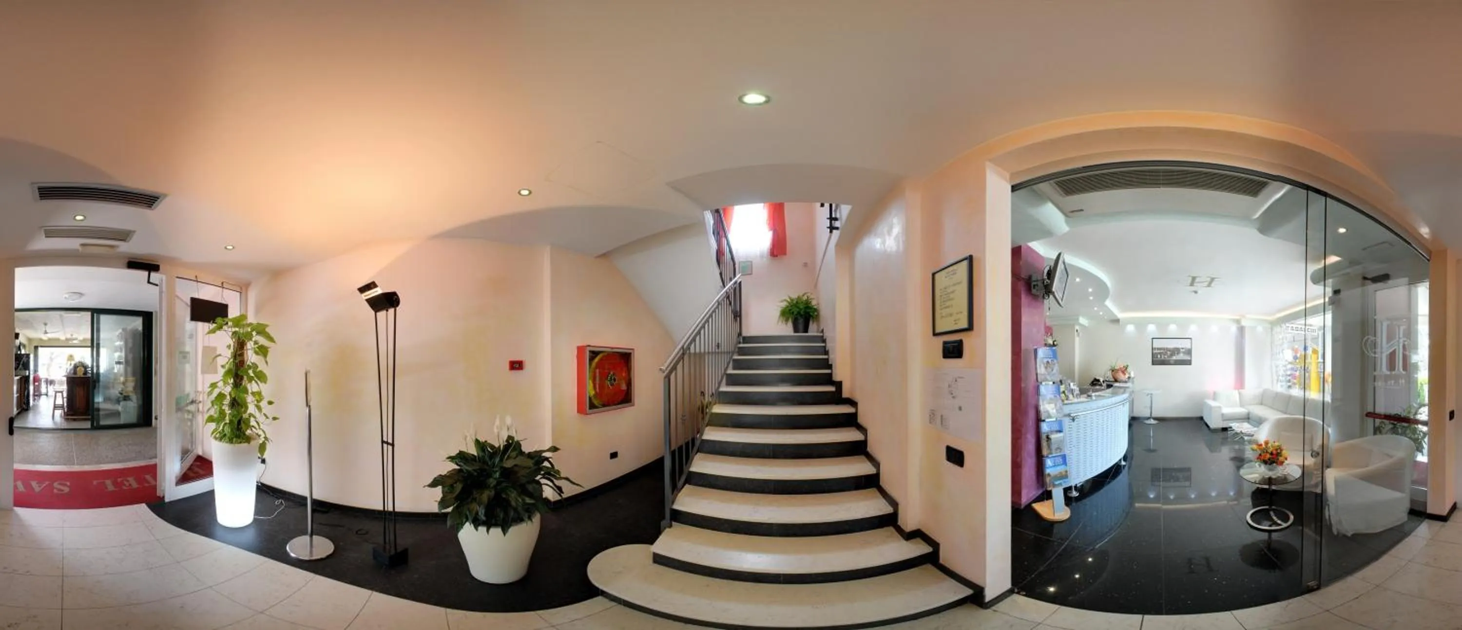 Facade/entrance in Hotel Savoia