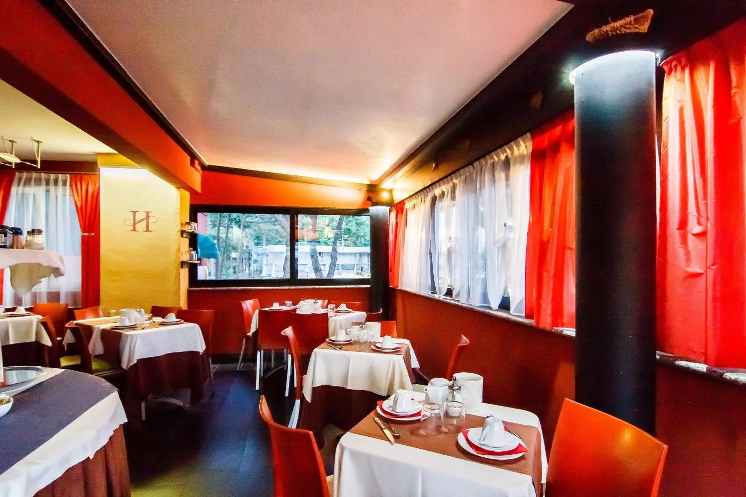 Restaurant/places to eat in Hotel Savoia