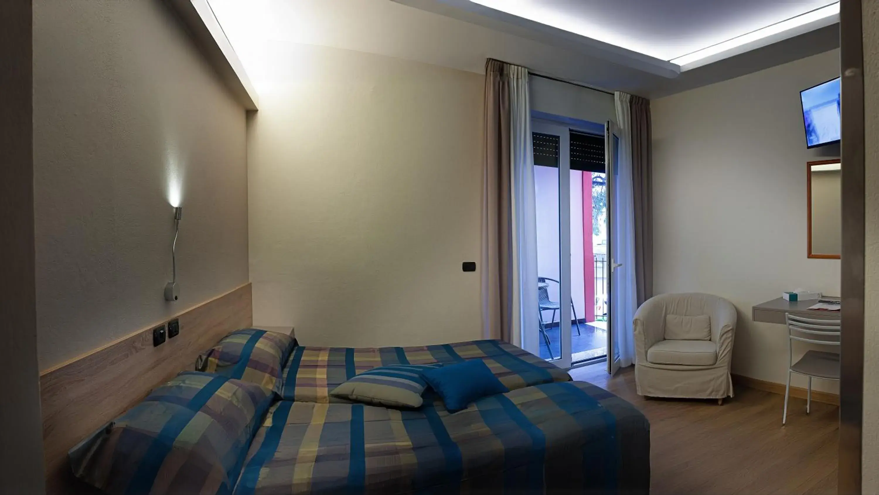 Superior Twin Room with City View in Hotel Savoia Superior Twin Room with City View in Hotel Savoia