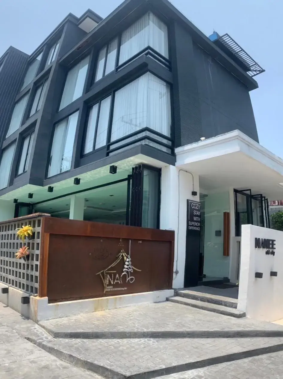 Property building in NANEE Phra Singh Property building in NANEE Phra Singh