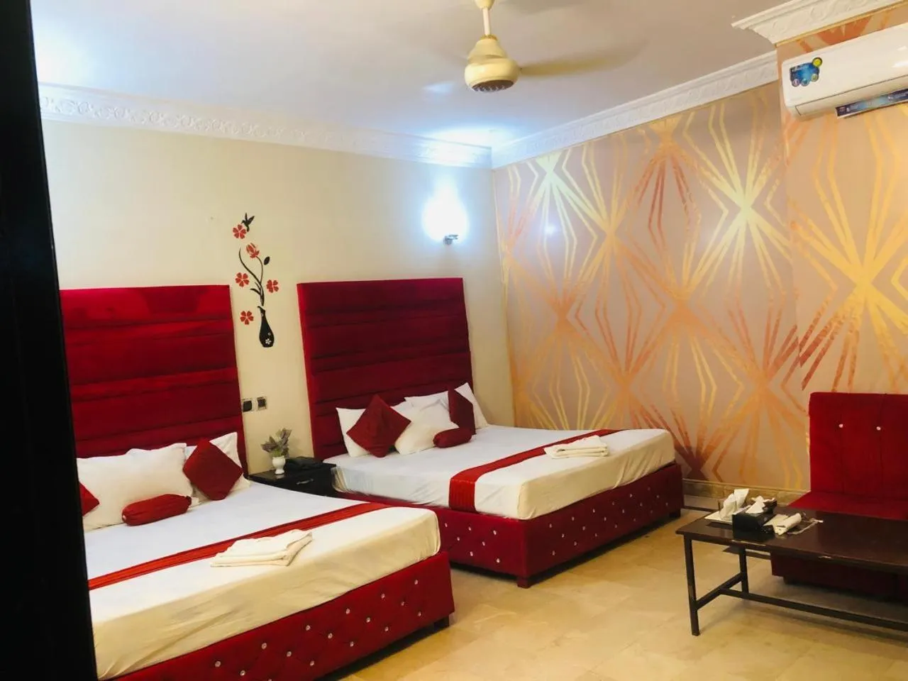 Photo of the whole room, Bed in Hotel Royal Grand