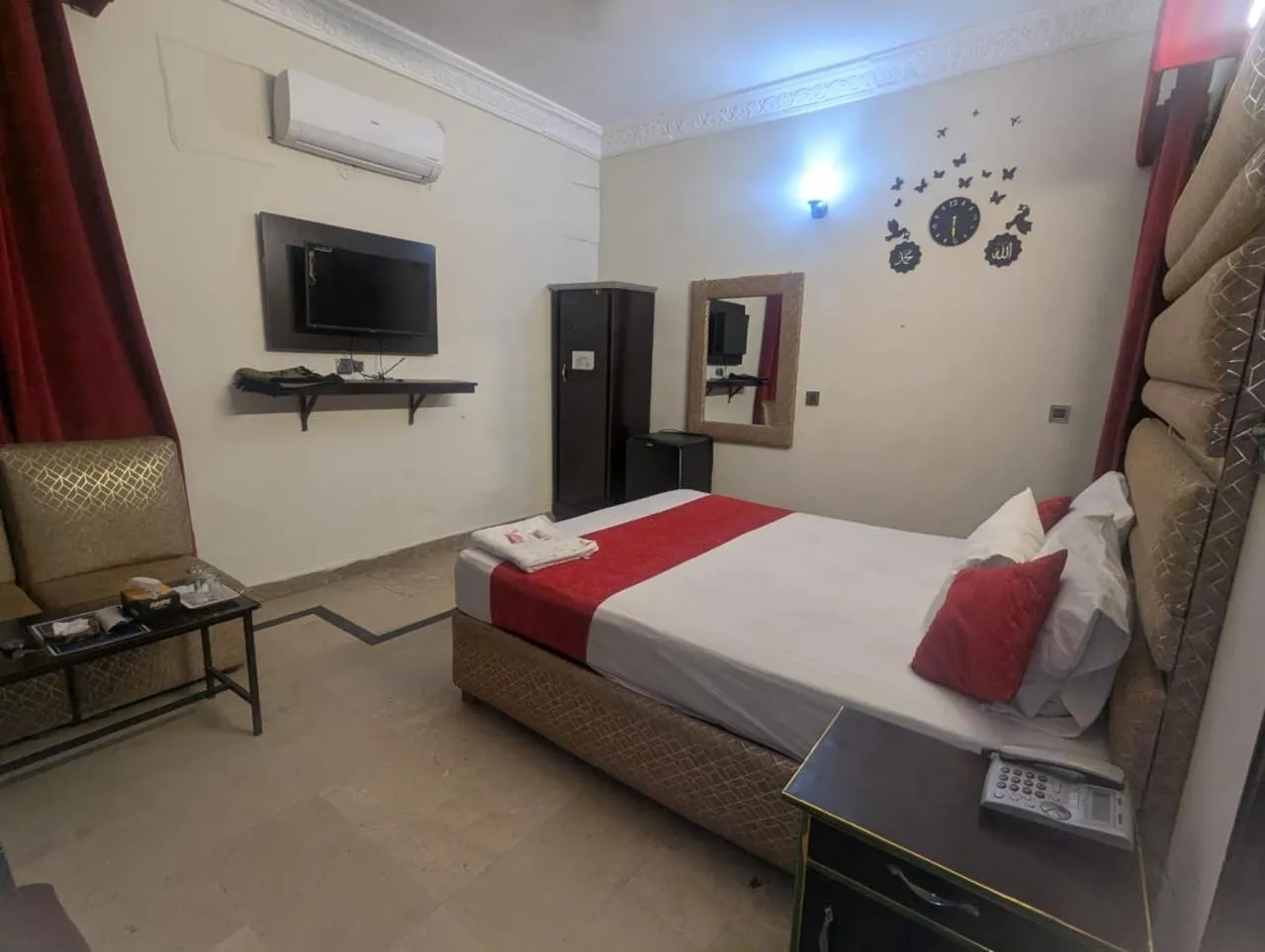 Bed in Hotel Royal Grand