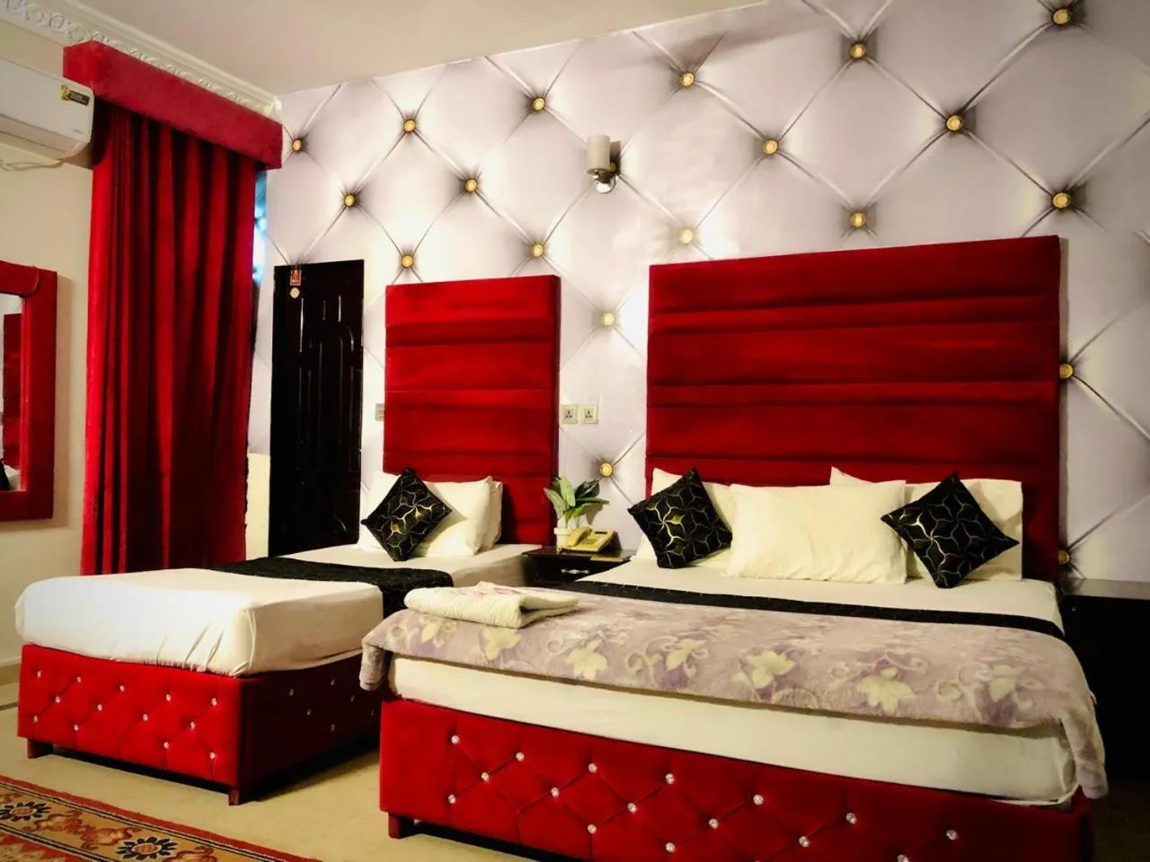 Bed in Hotel Royal Grand