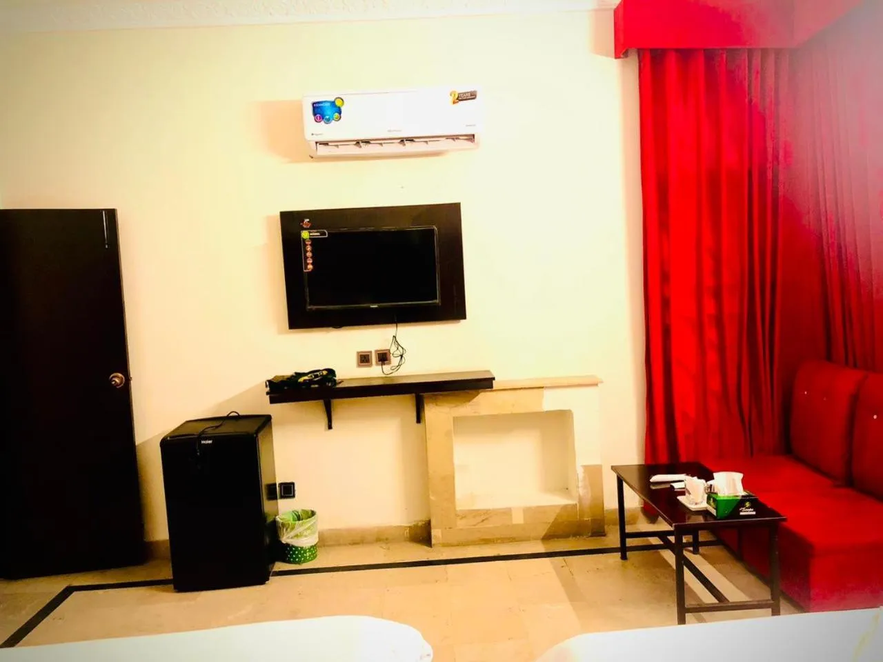 TV and multimedia, Bed in Hotel Royal Grand