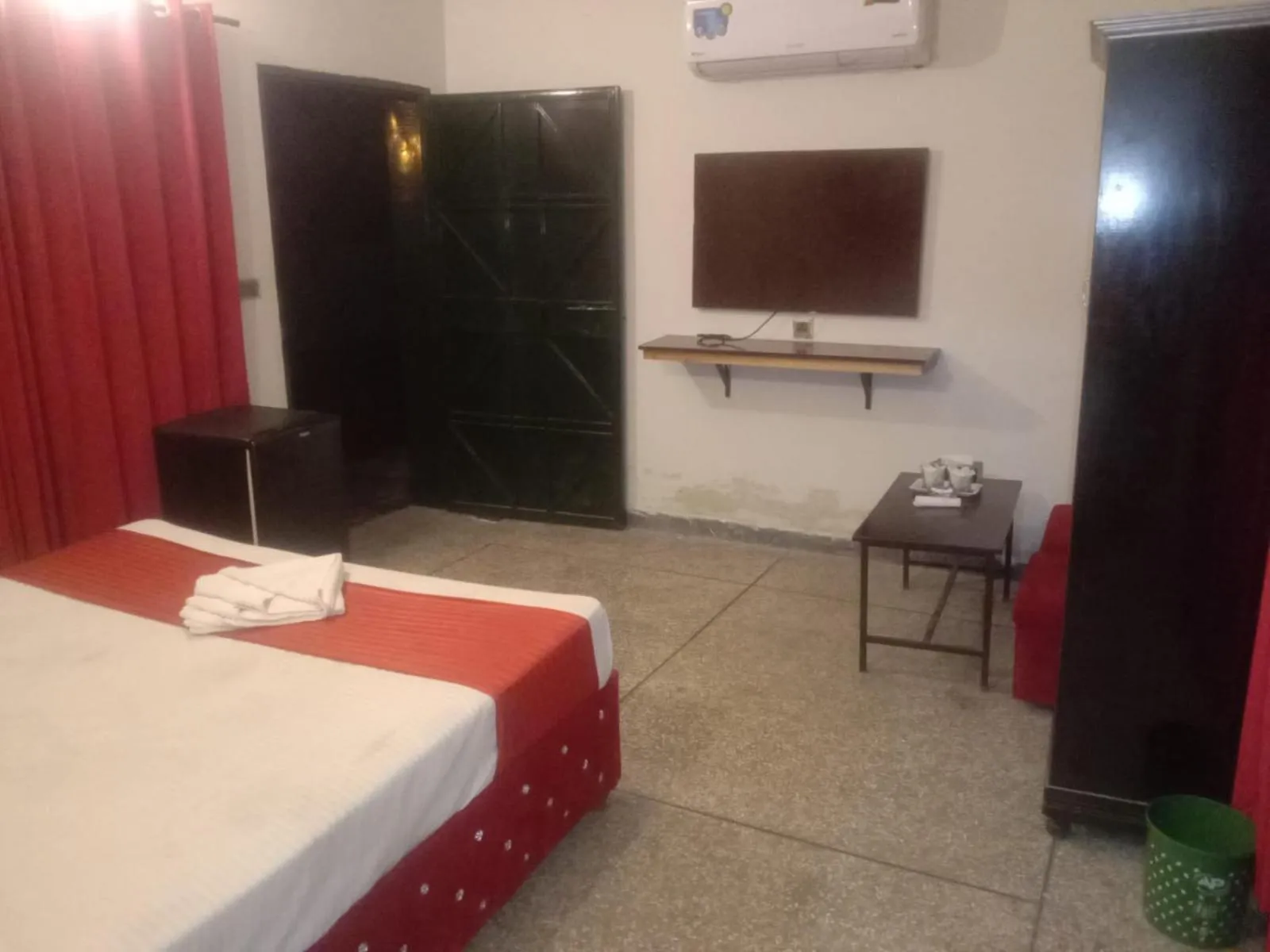 Bed in Hotel Royal Grand