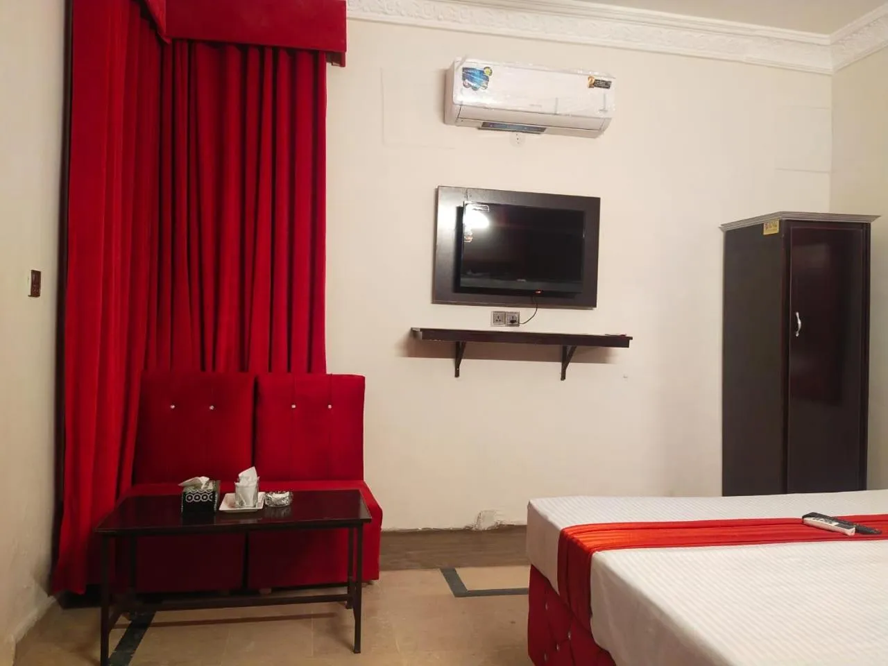 Bed in Hotel Royal Grand