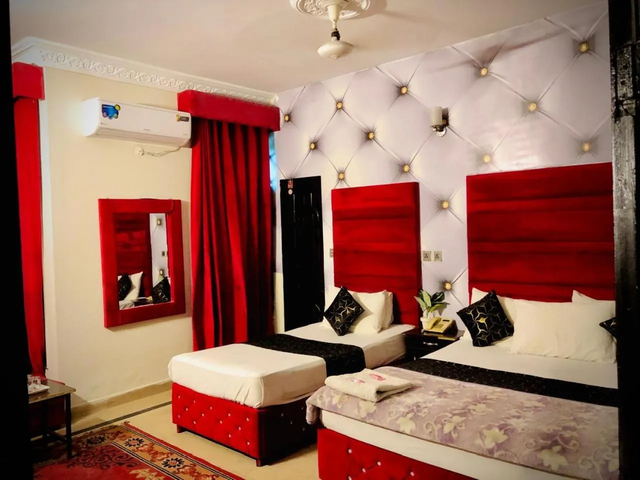 Bed in Hotel Royal Grand