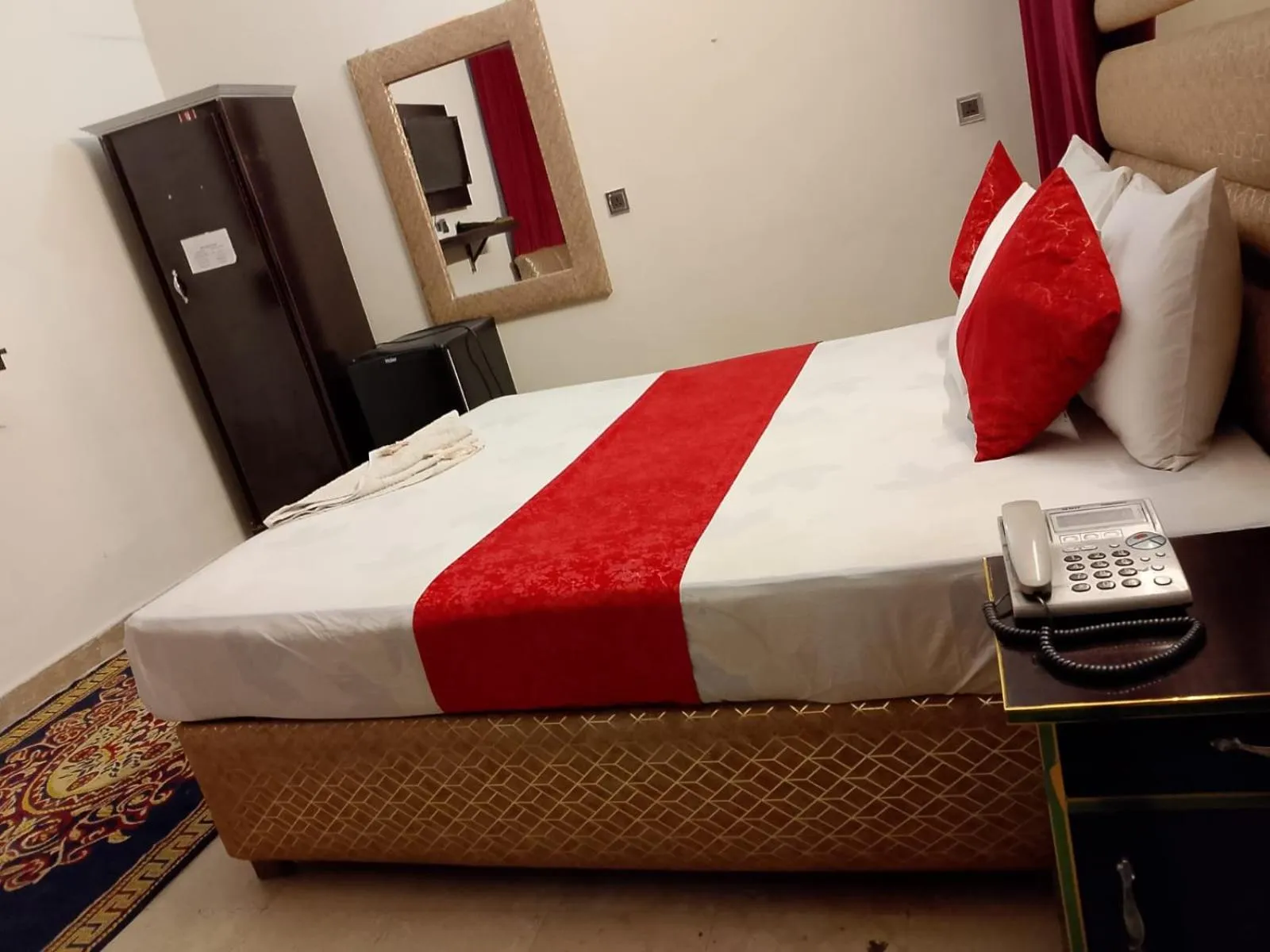 Bed in Hotel Royal Grand