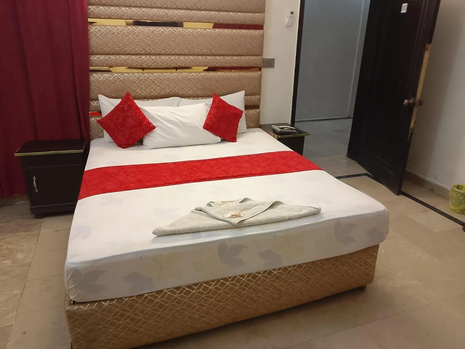 Bed in Hotel Royal Grand