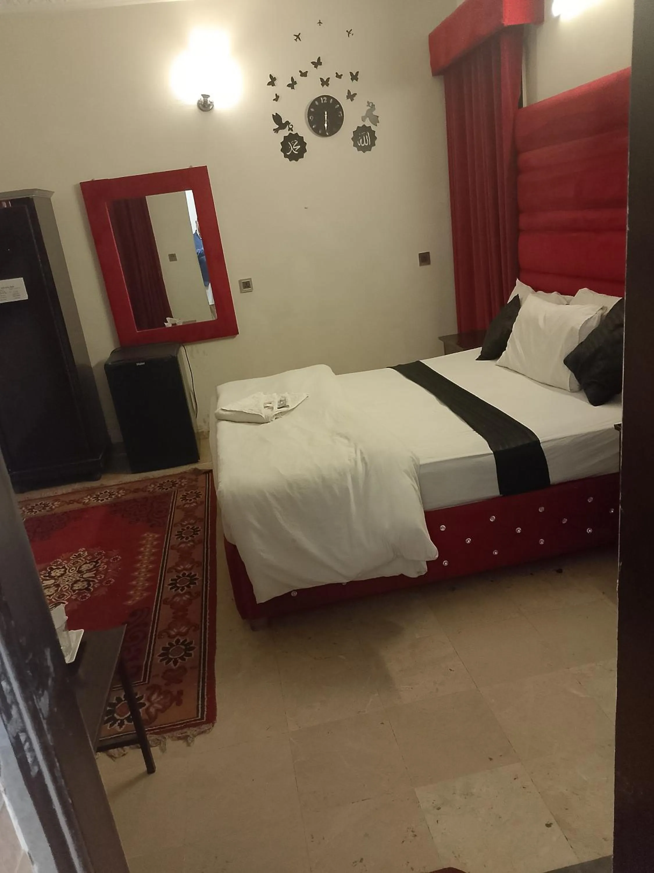 Bed in Hotel Royal Grand