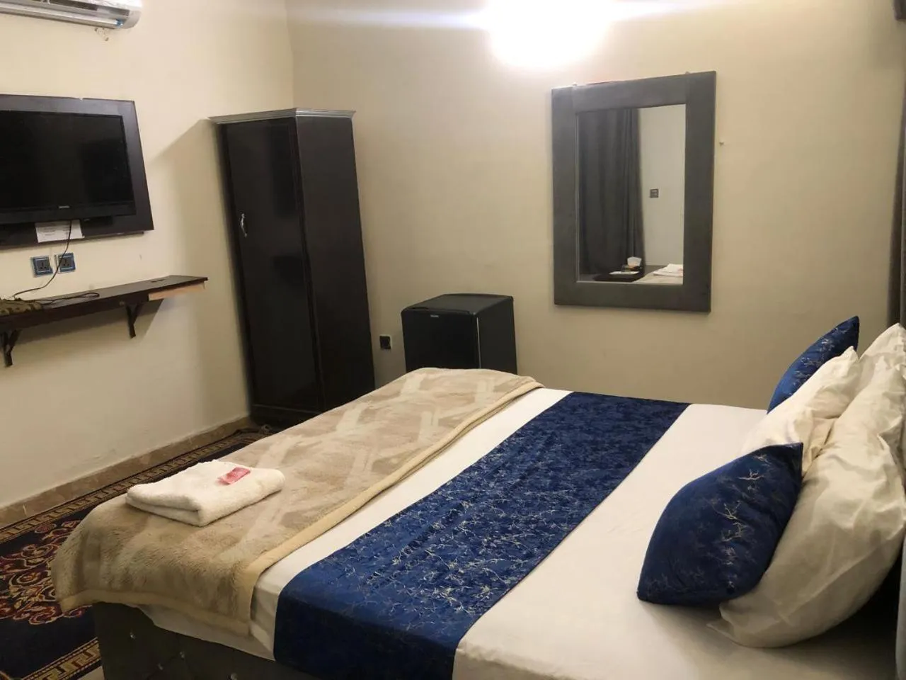 Bed in Hotel Royal Grand