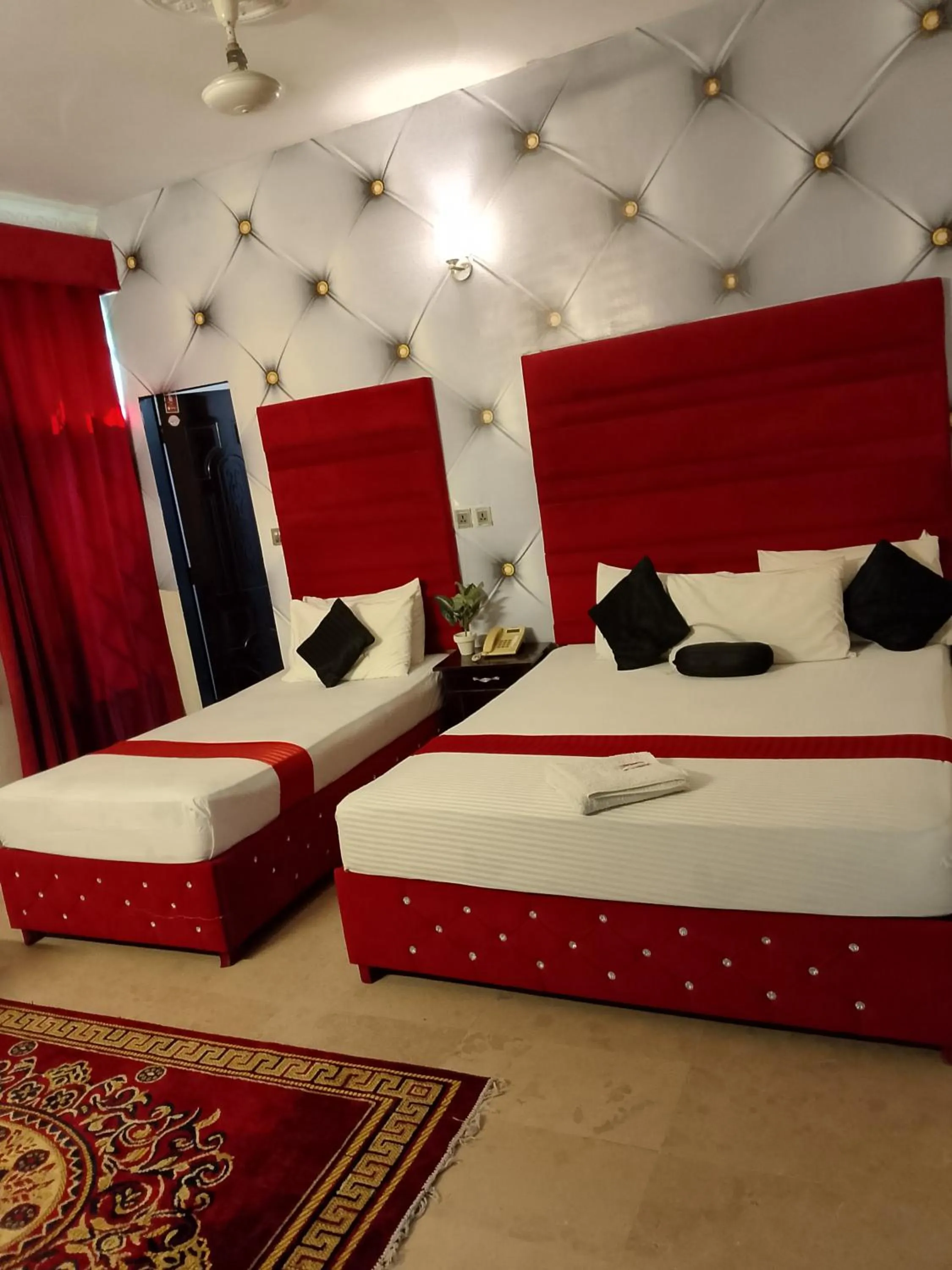 Photo of the whole room, Bed in Hotel Royal Grand