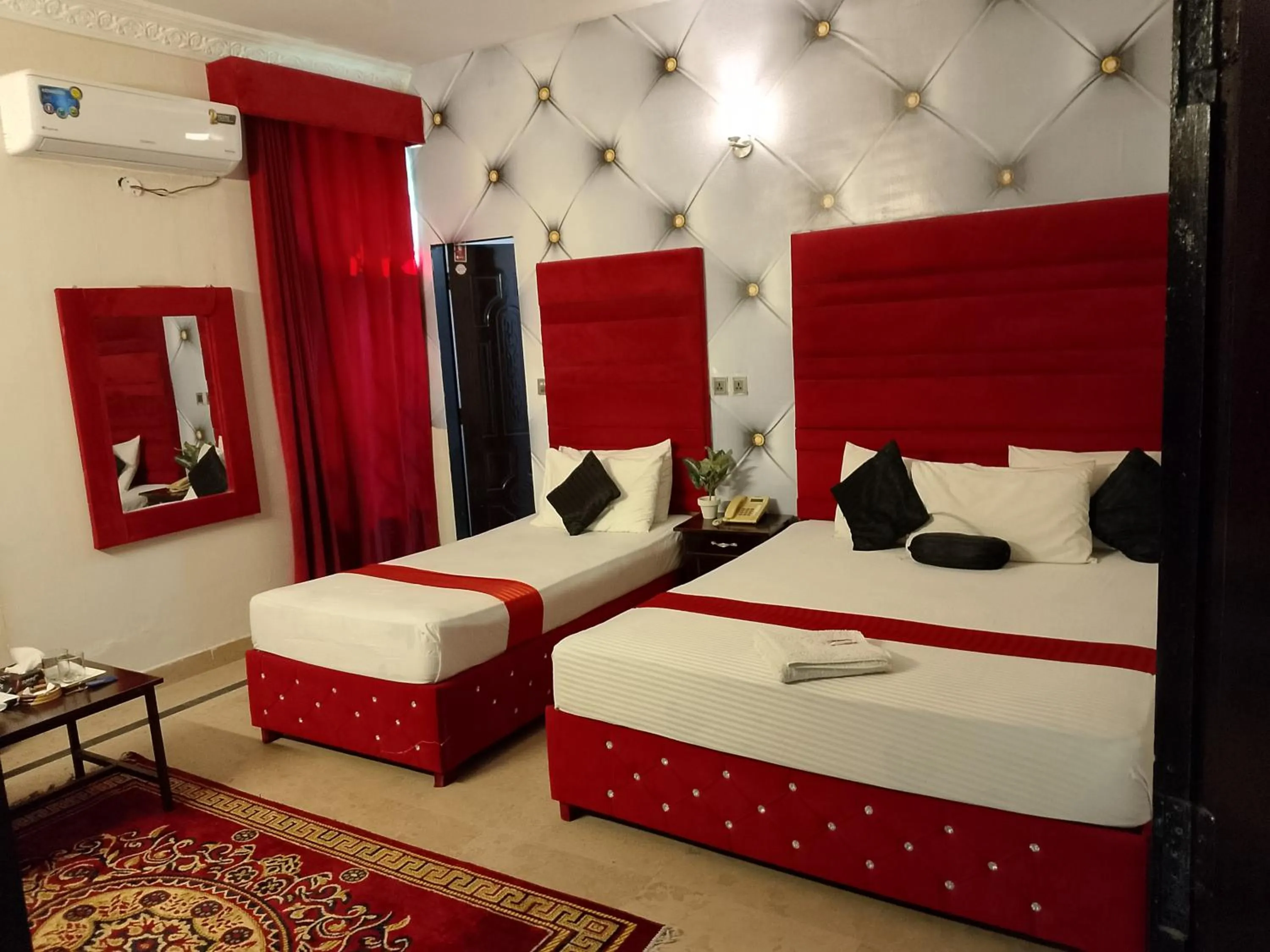 Photo of the whole room, Bed in Hotel Royal Grand