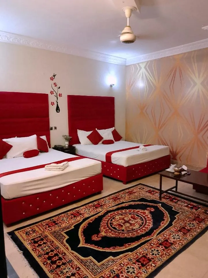 Photo of the whole room, Bed in Hotel Royal Grand