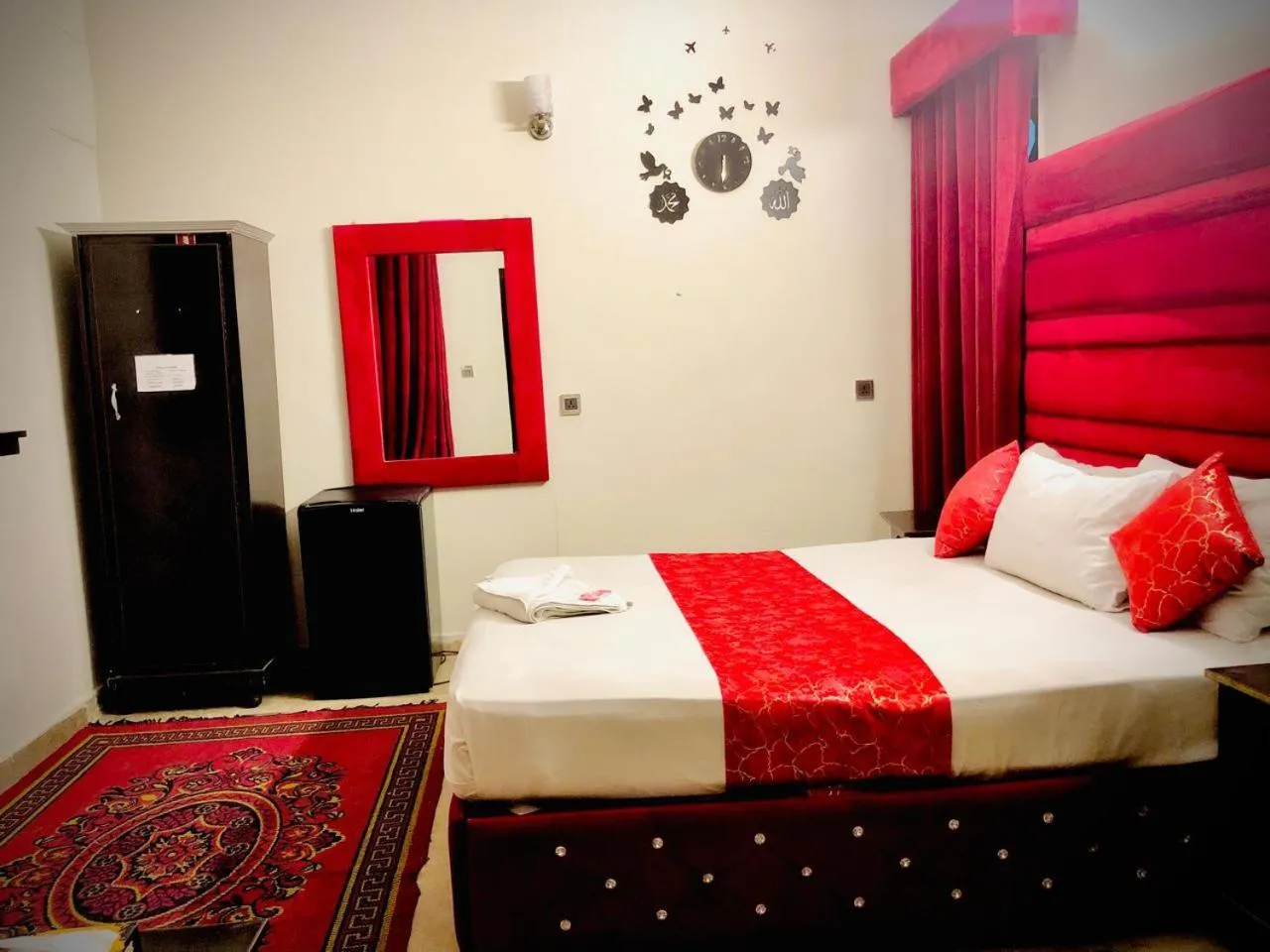 Bed in Hotel Royal Grand