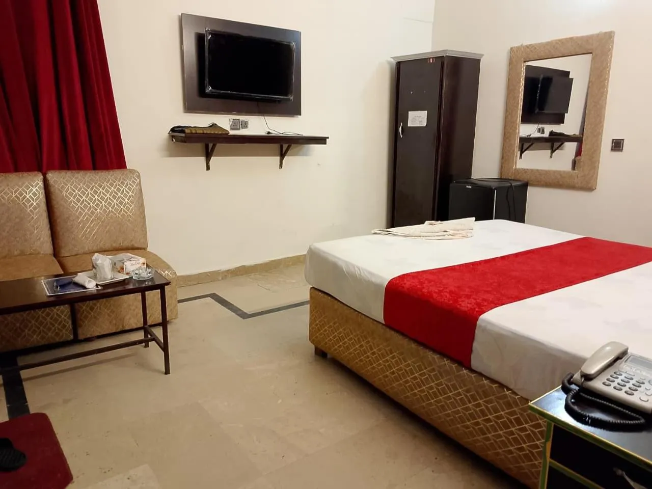 Bed in Hotel Royal Grand