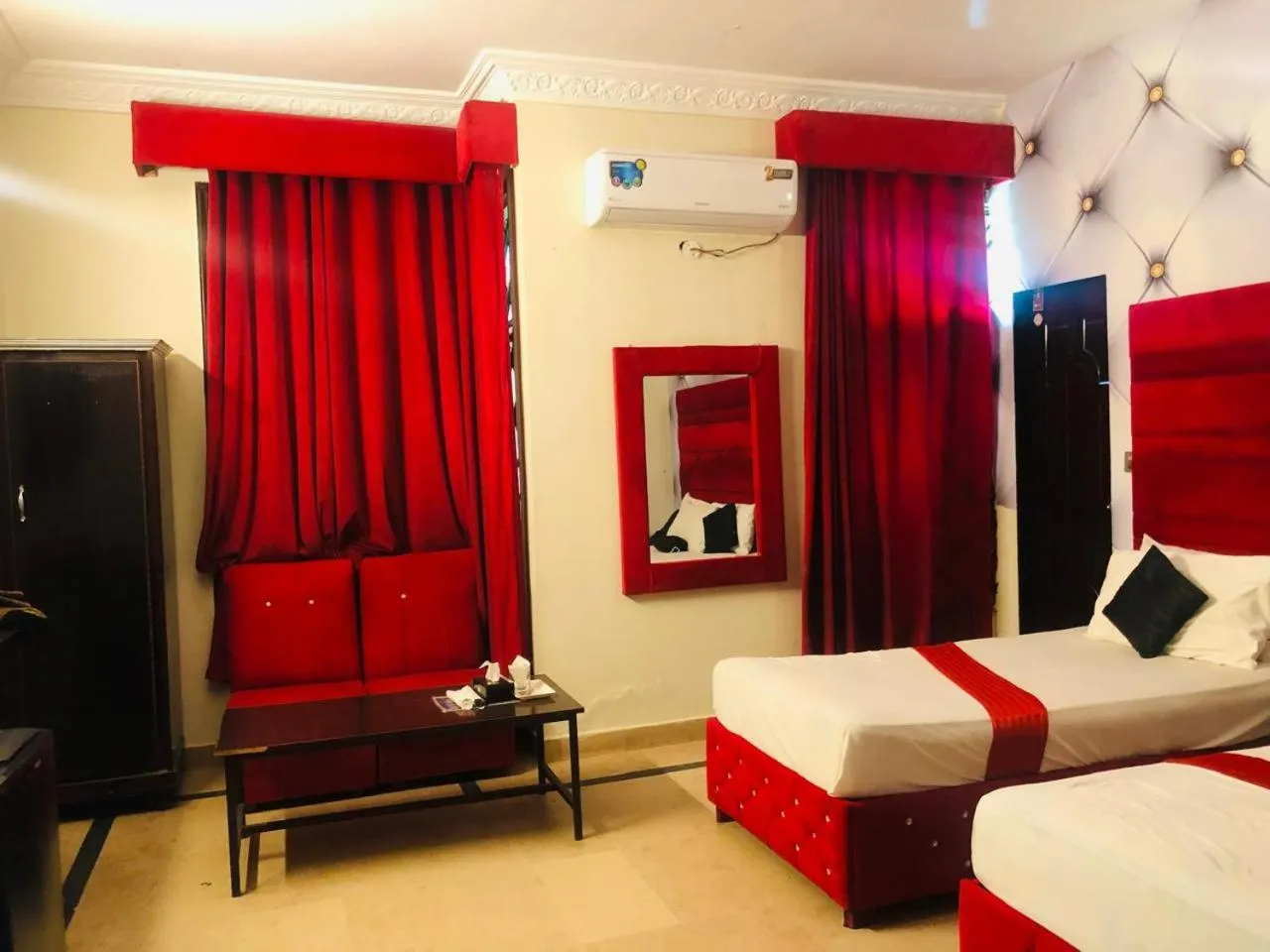 TV and multimedia, Bed in Hotel Royal Grand