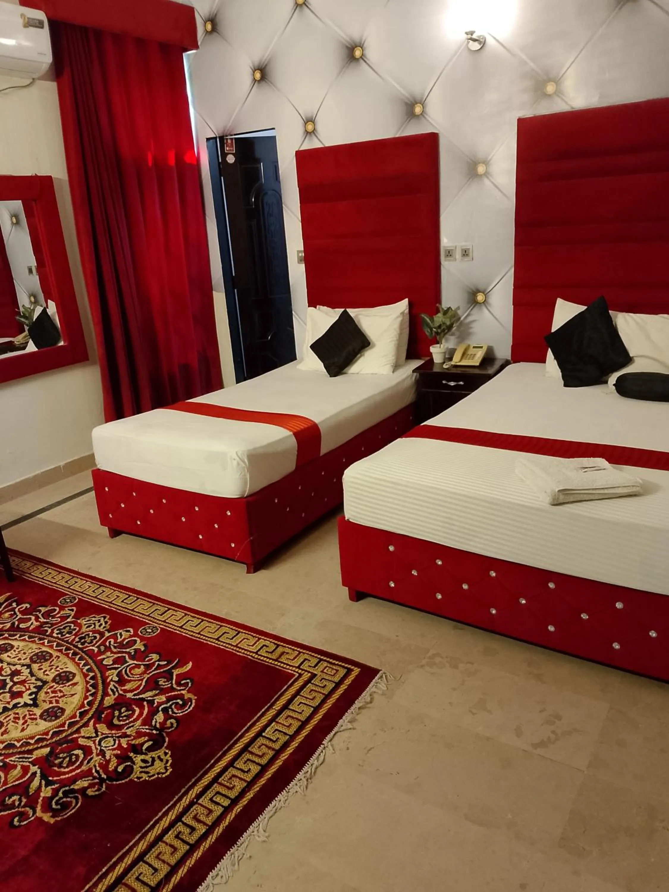 Photo of the whole room, Bed in Hotel Royal Grand