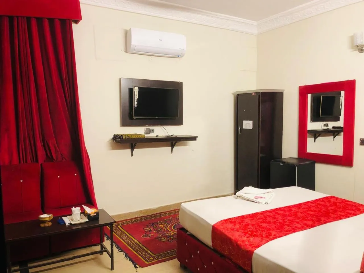 Bed in Hotel Royal Grand