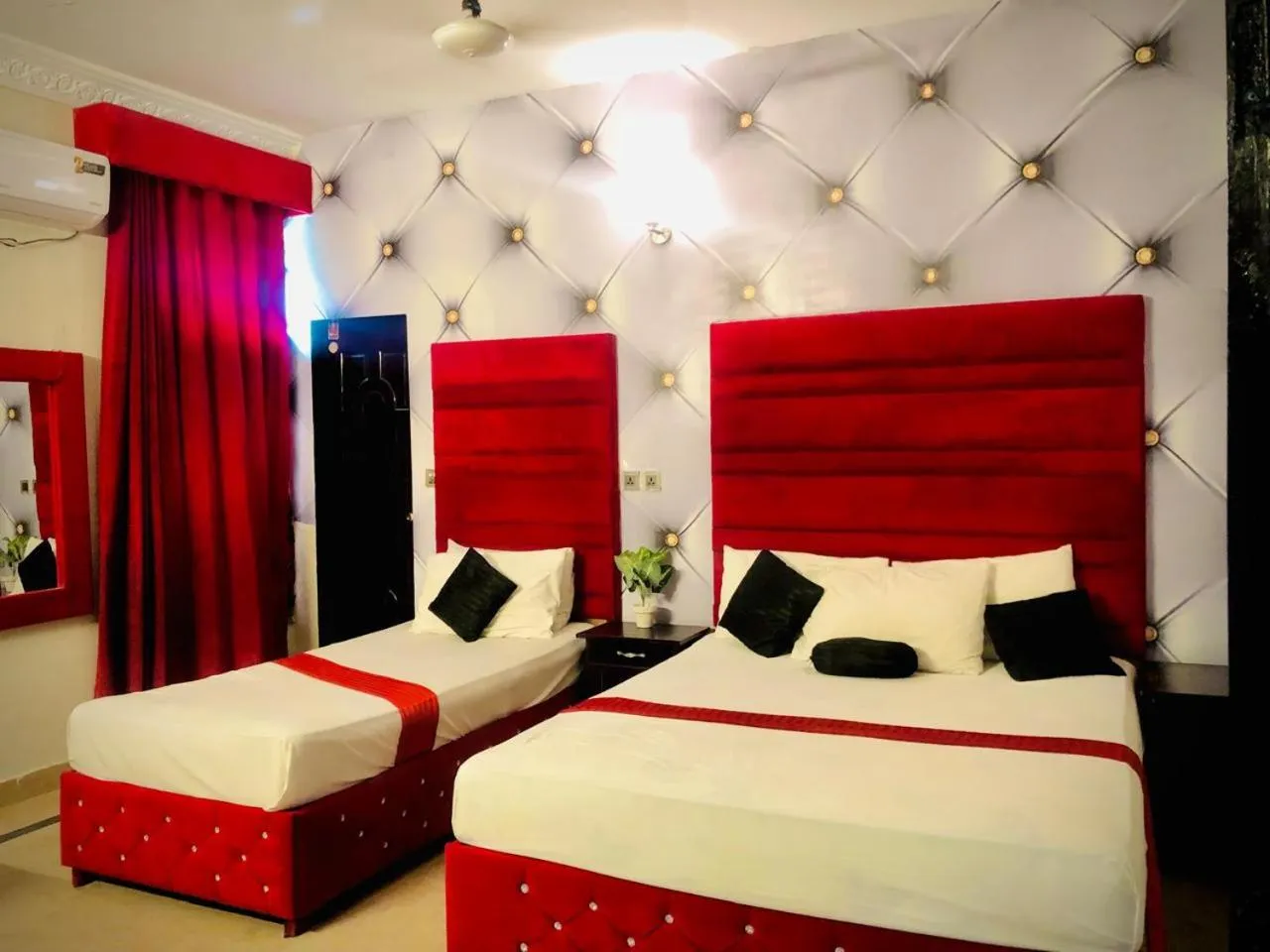 Photo of the whole room, Bed in Hotel Royal Grand