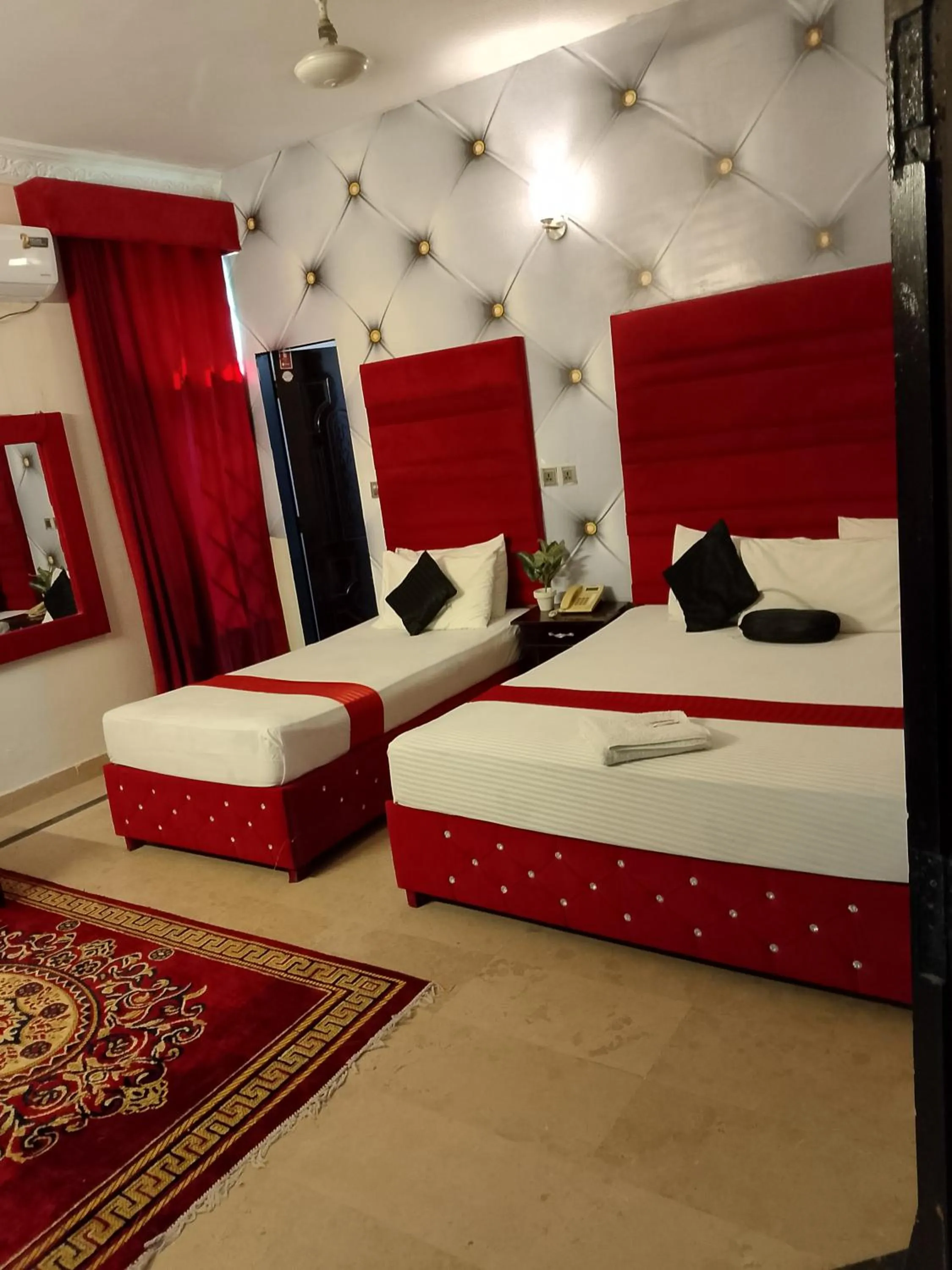 Photo of the whole room, Bed in Hotel Royal Grand