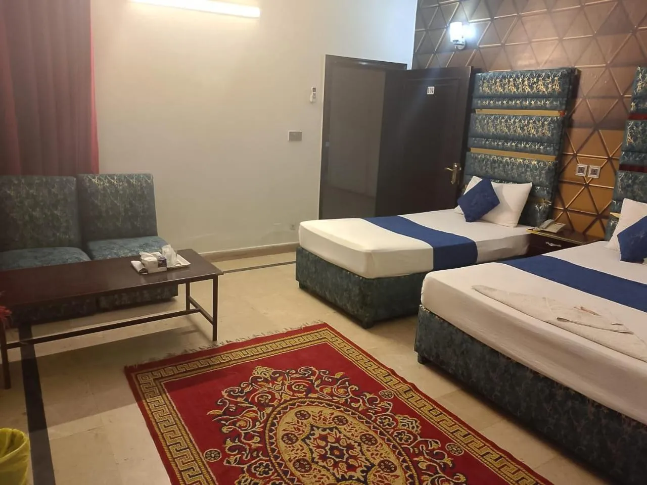 Bed in Hotel Royal Grand